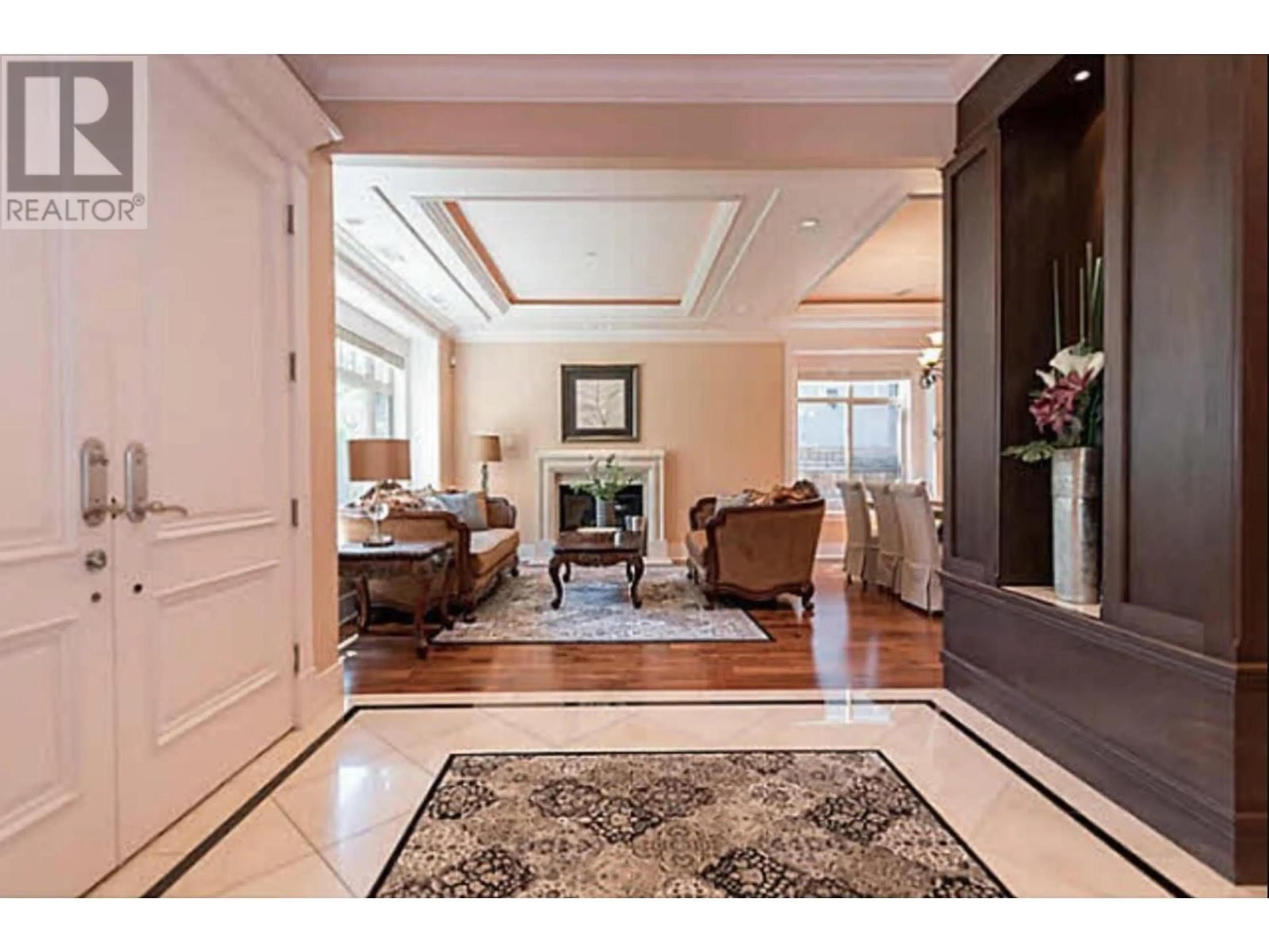 Indoor foyer for 545 W 50TH AVENUE, Vancouver British Columbia V6P1A1