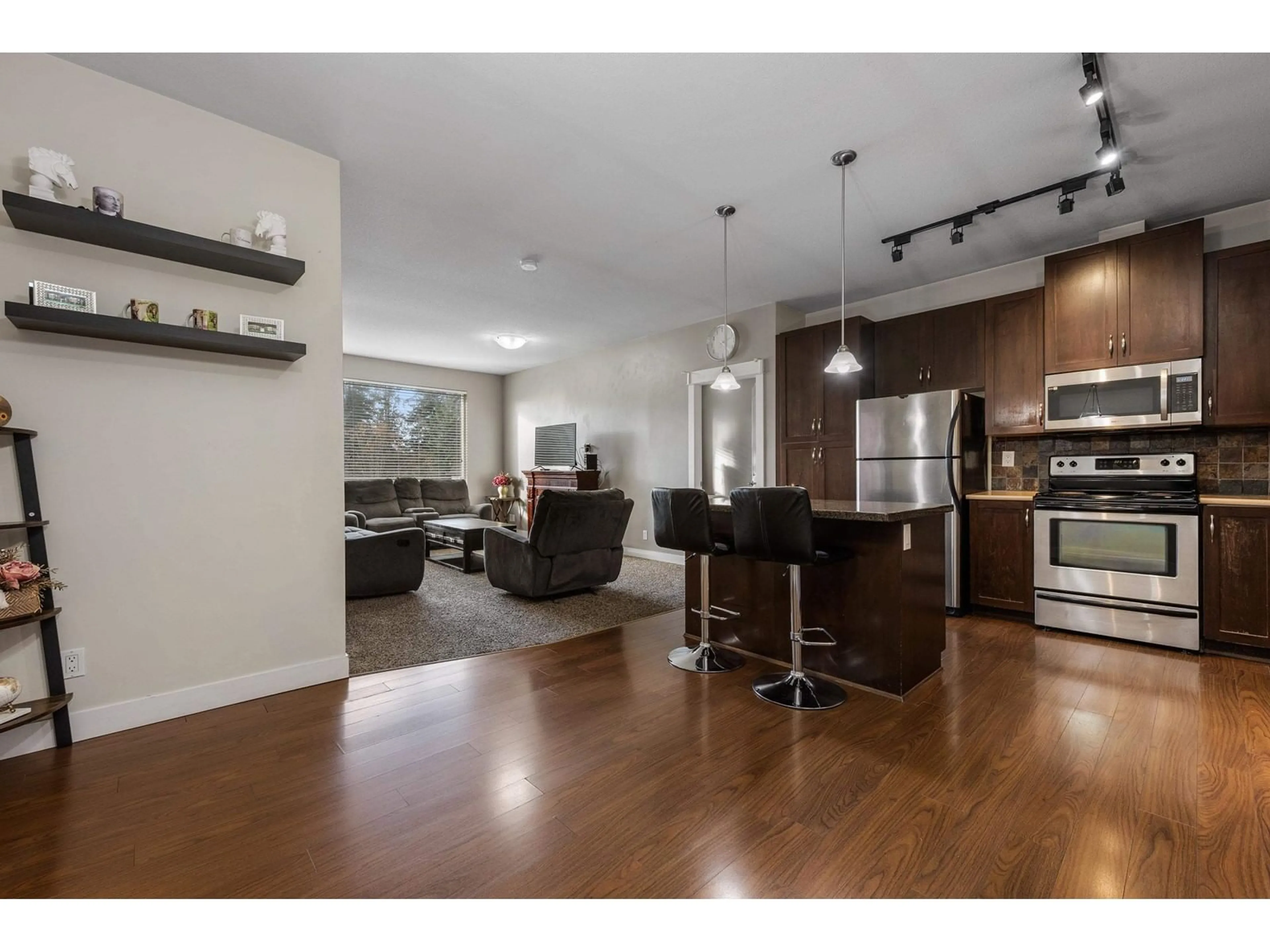 Open concept kitchen, wood/laminate floor for 411 - 2955 DIAMOND, Abbotsford British Columbia V2T2L5