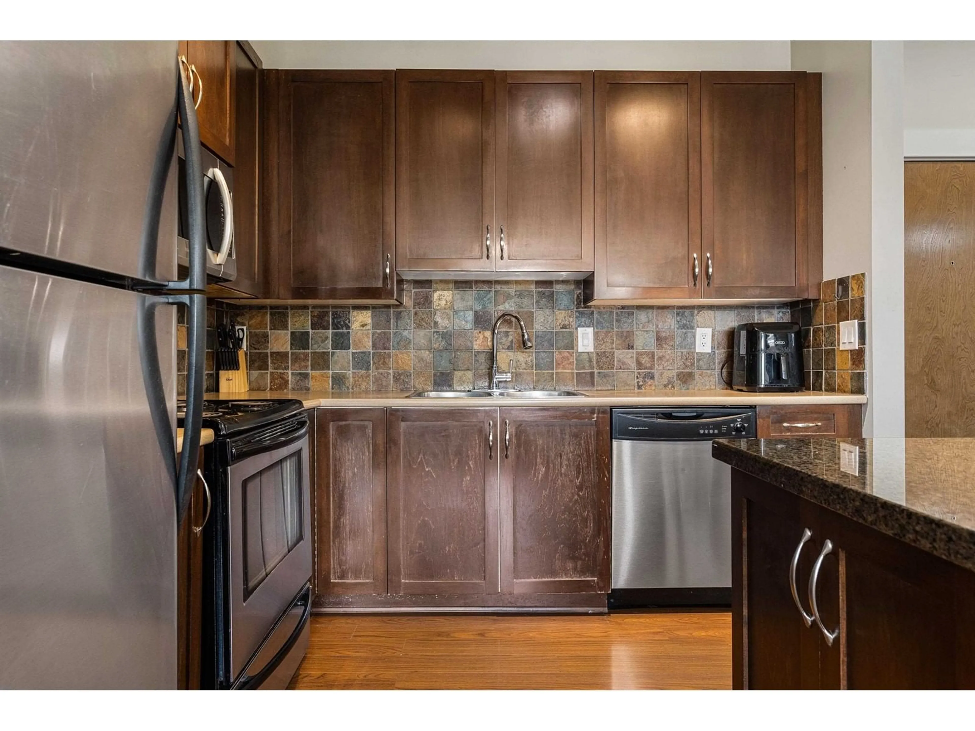 Standard kitchen, unknown for 411 - 2955 DIAMOND, Abbotsford British Columbia V2T2L5
