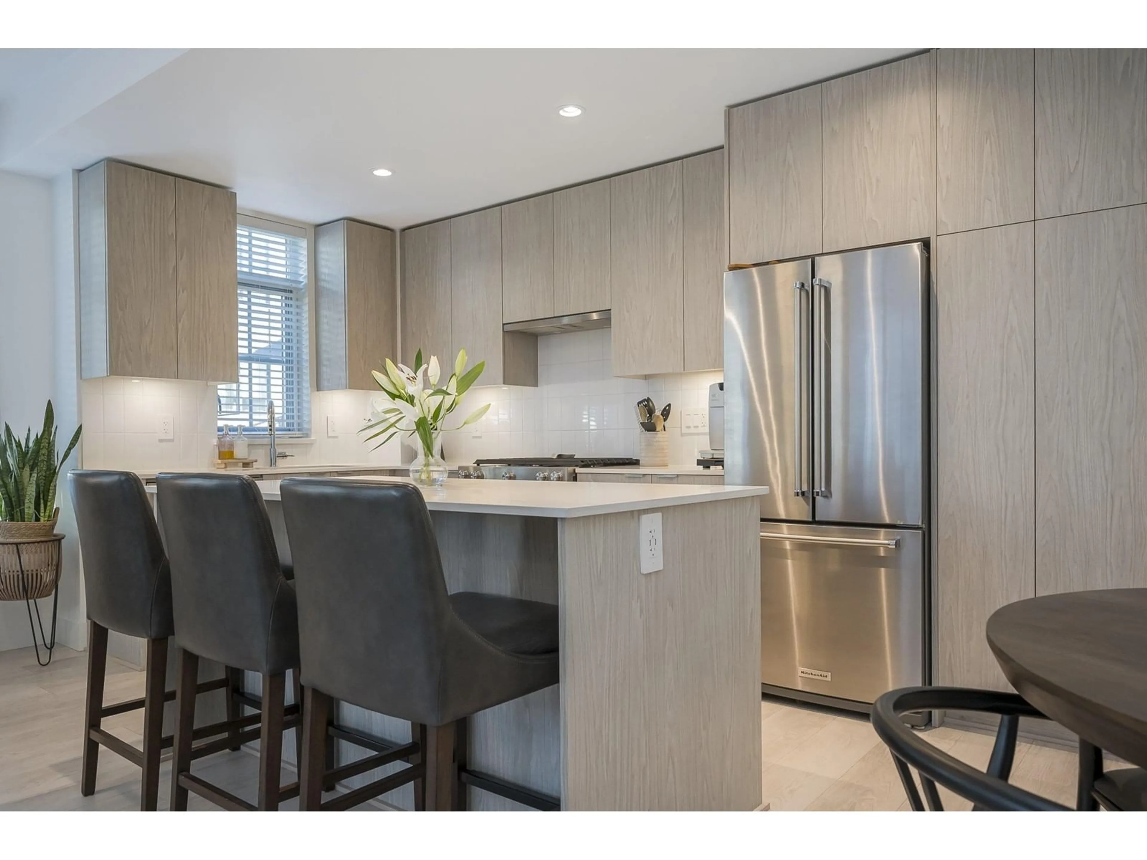 Open concept kitchen, unknown for 53 2075 OAK MEADOWS DRIVE, Surrey British Columbia V3Z1J6