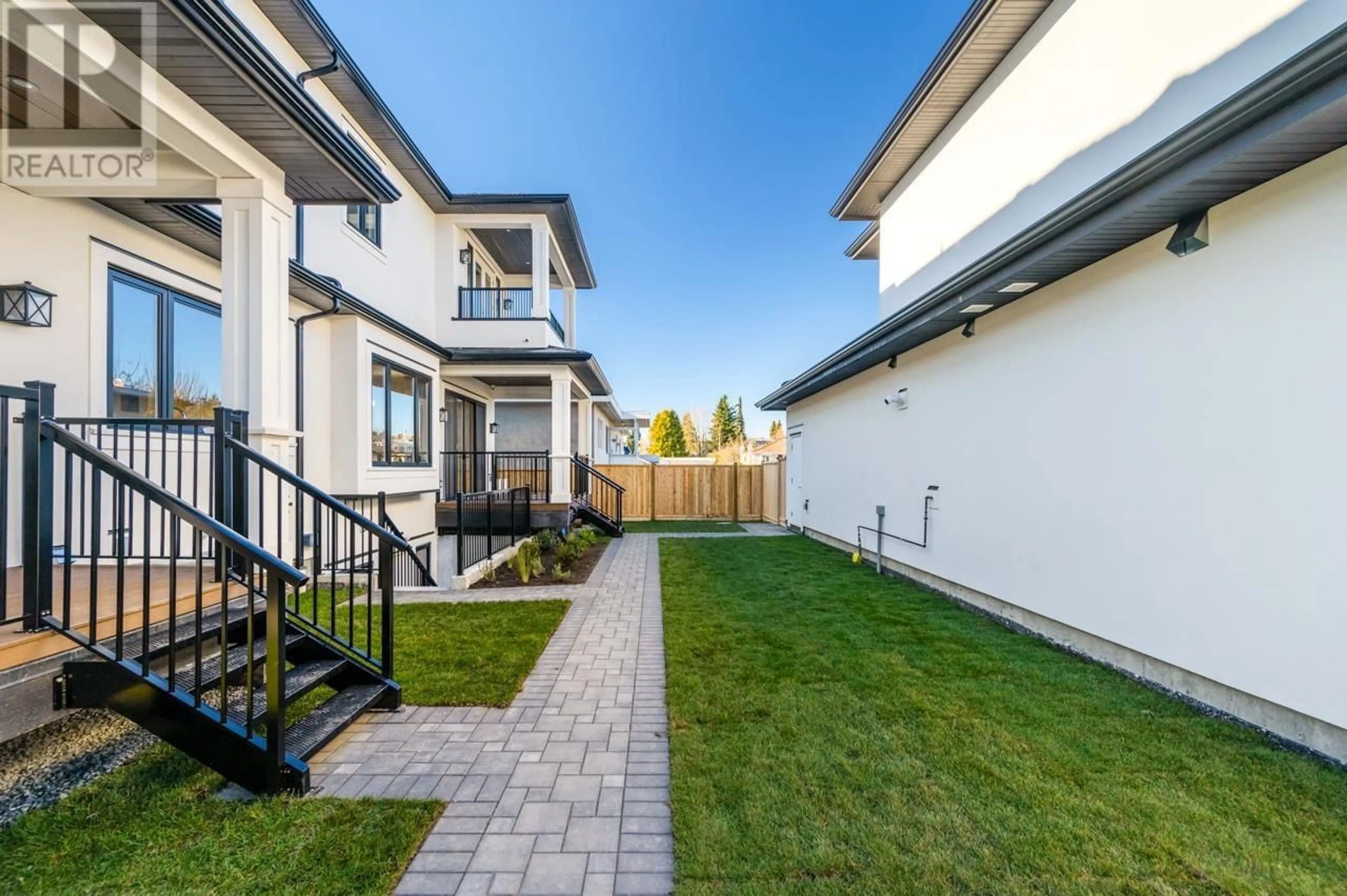 Patio, street for 6173 AUBREY STREET, Burnaby British Columbia V5B2C9