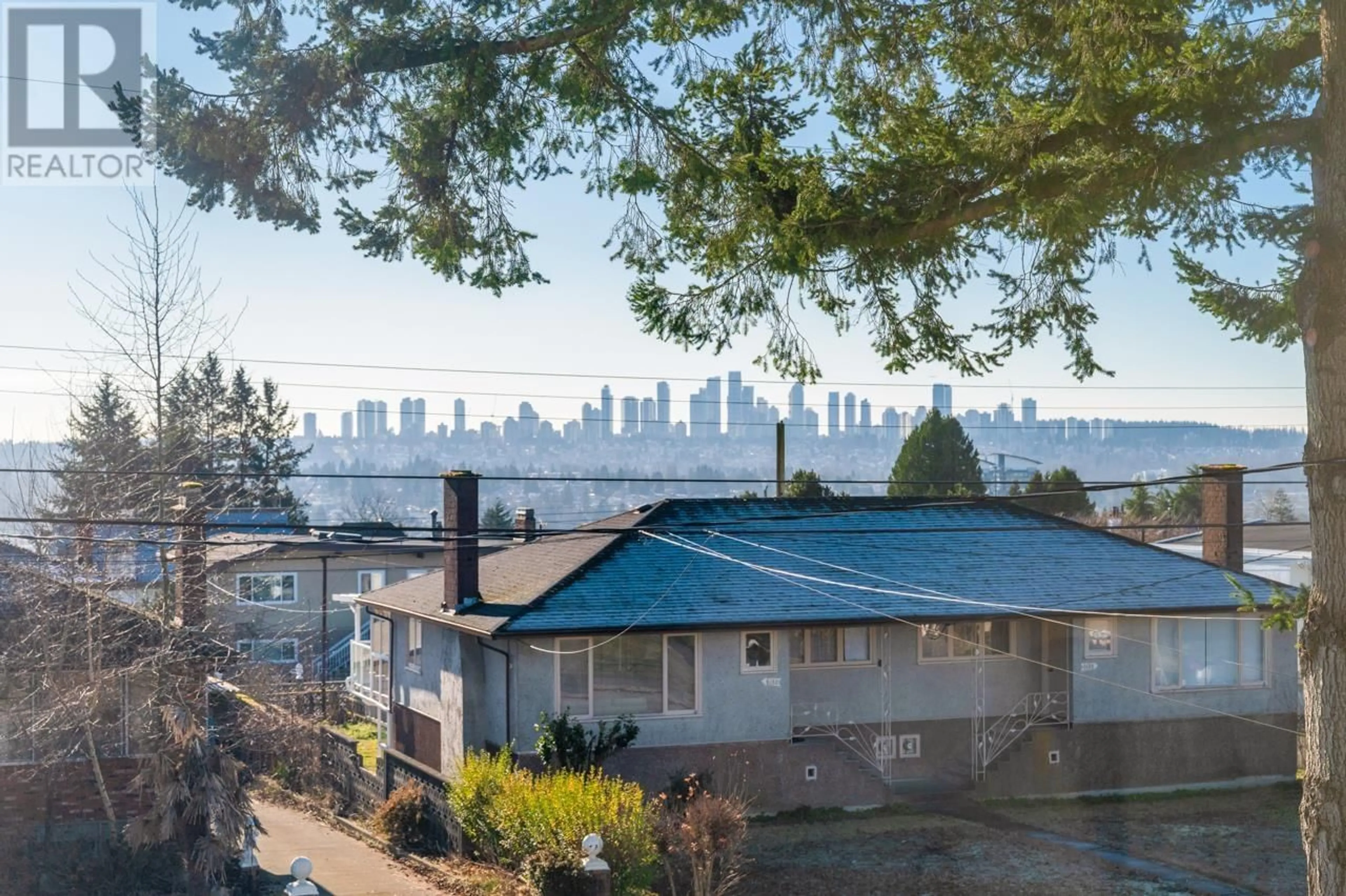 A pic from outside/outdoor area/front of a property/back of a property/a pic from drone, water/lake/river/ocean view for 6173 AUBREY STREET, Burnaby British Columbia V5B2C9