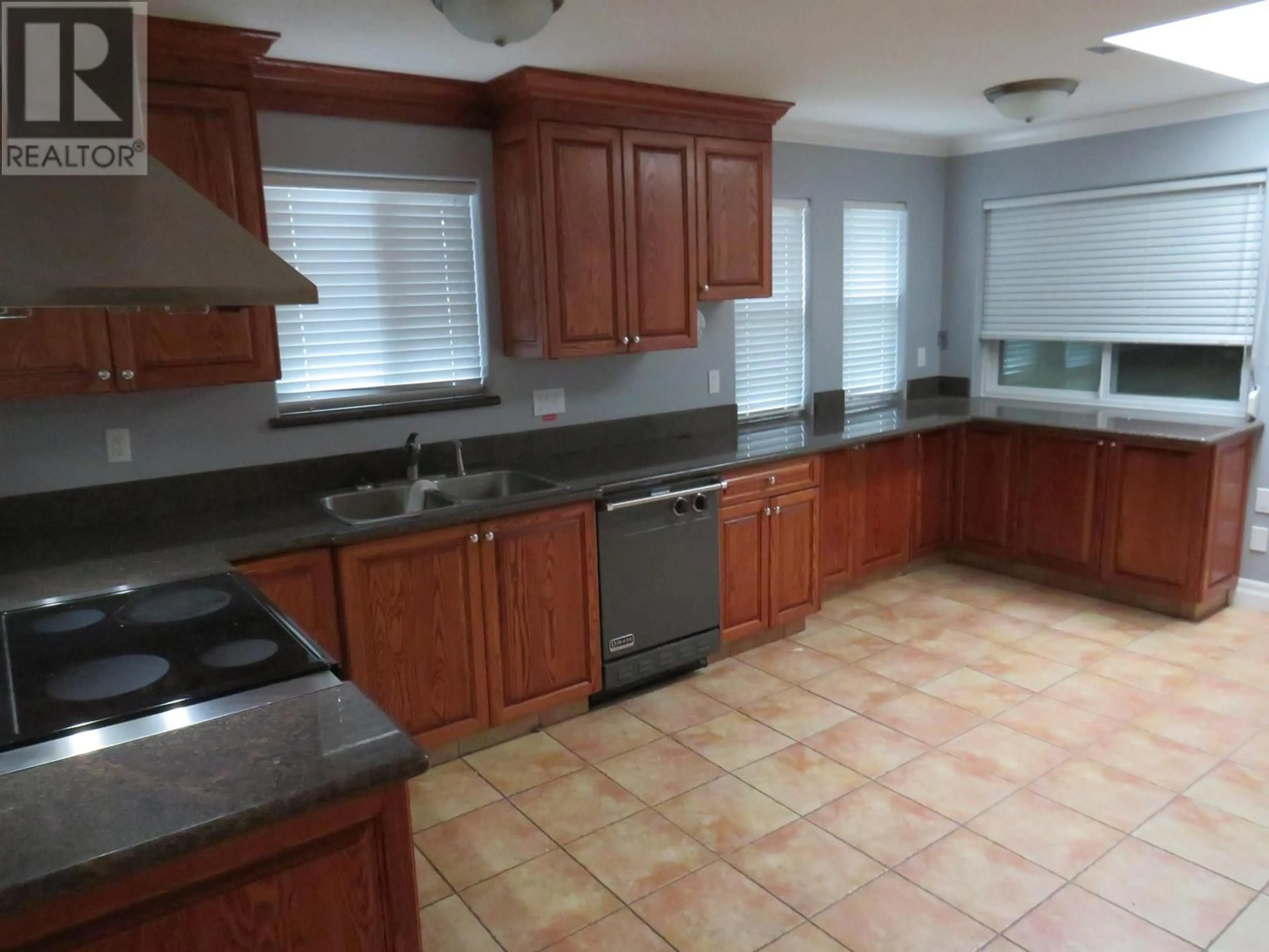 Standard kitchen, ceramic/tile floor for 3598 E GEORGIA STREET, Vancouver British Columbia V5K2L8