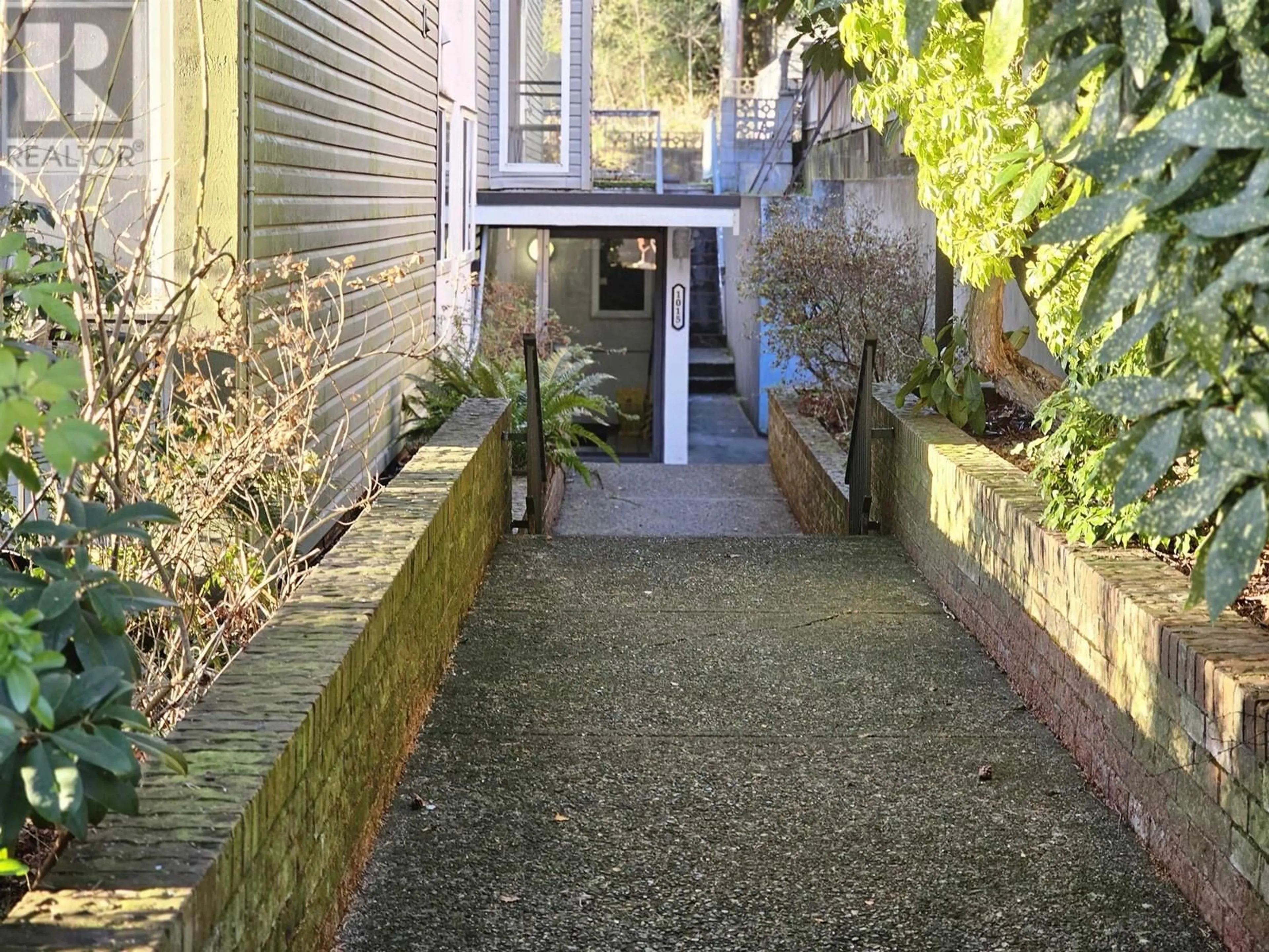 Patio, street for 102 1015 ST. ANDREWS STREET, New Westminster British Columbia V3M1W4