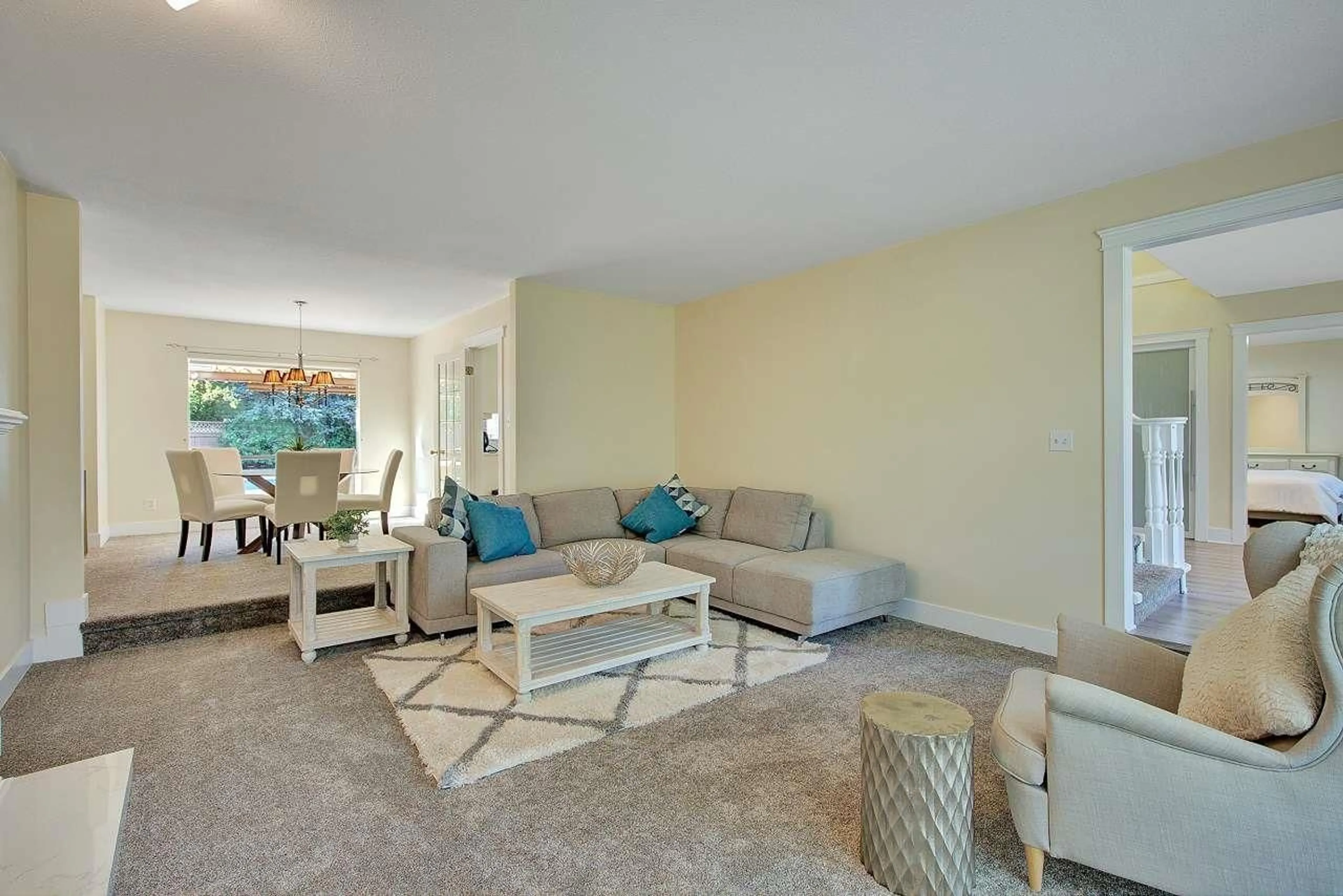 Living room with furniture, carpet floor for 6069 154A STREET, Surrey British Columbia V3S7H6