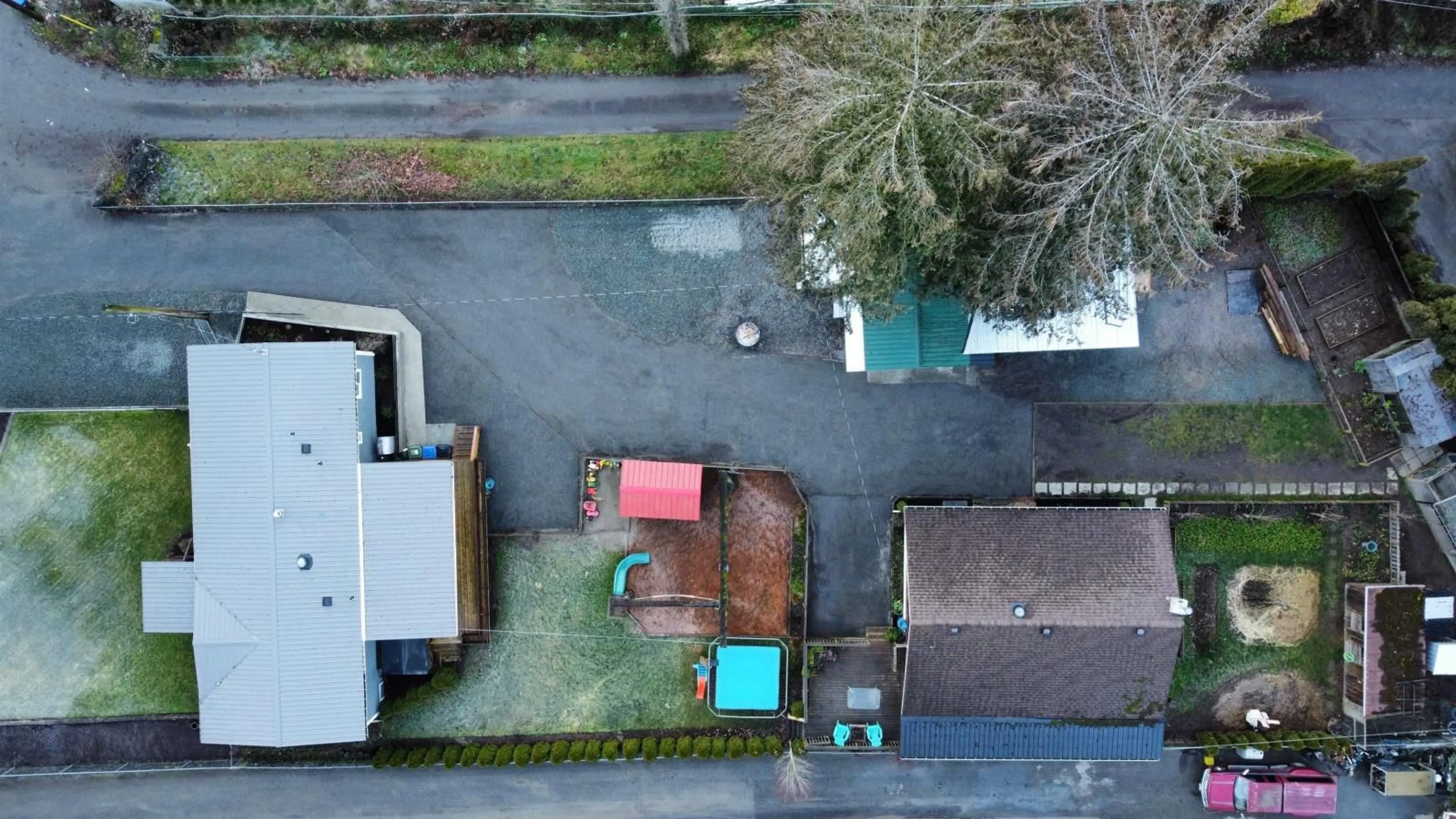 A pic from outside/outdoor area/front of a property/back of a property/a pic from drone, street for 63873 TOM BERRY ROAD|Hope, Hope British Columbia V0X1L2