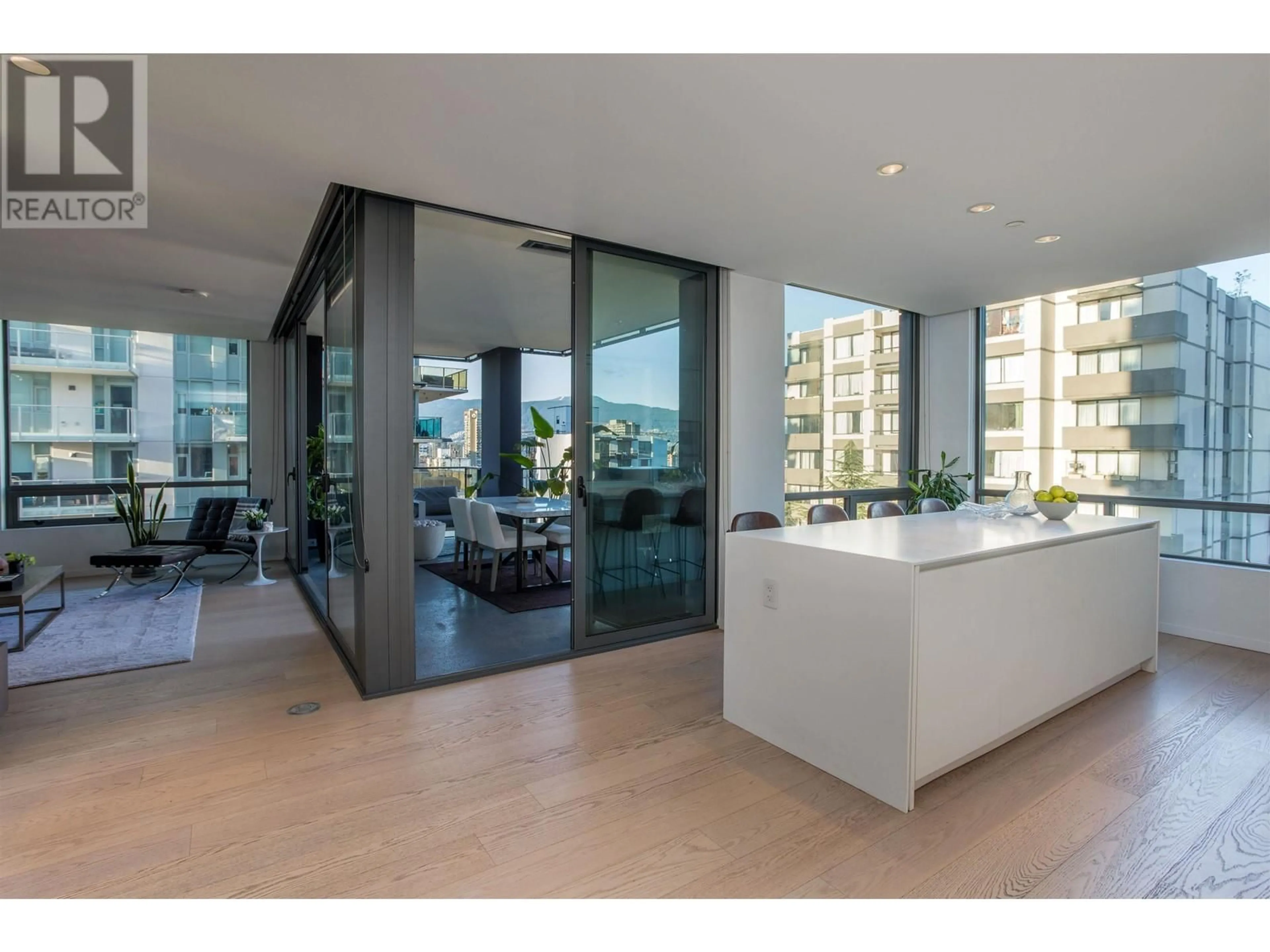 Indoor foyer for 704 - 1171 JERVIS STREET, Vancouver British Columbia V6E0C9