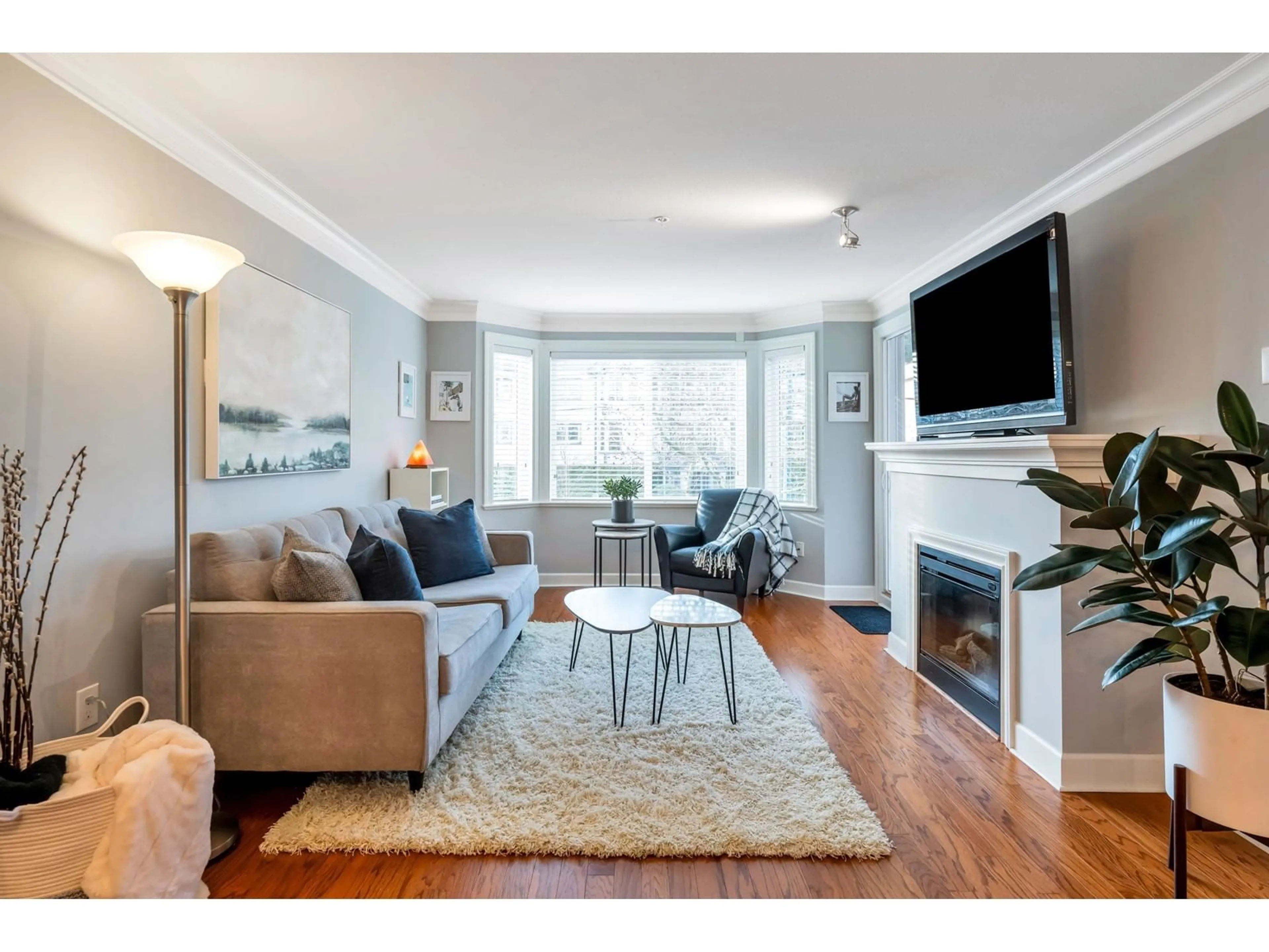 Living room with furniture, wood/laminate floor for 206 15357 ROPER AVENUE, White Rock British Columbia V4B2G2