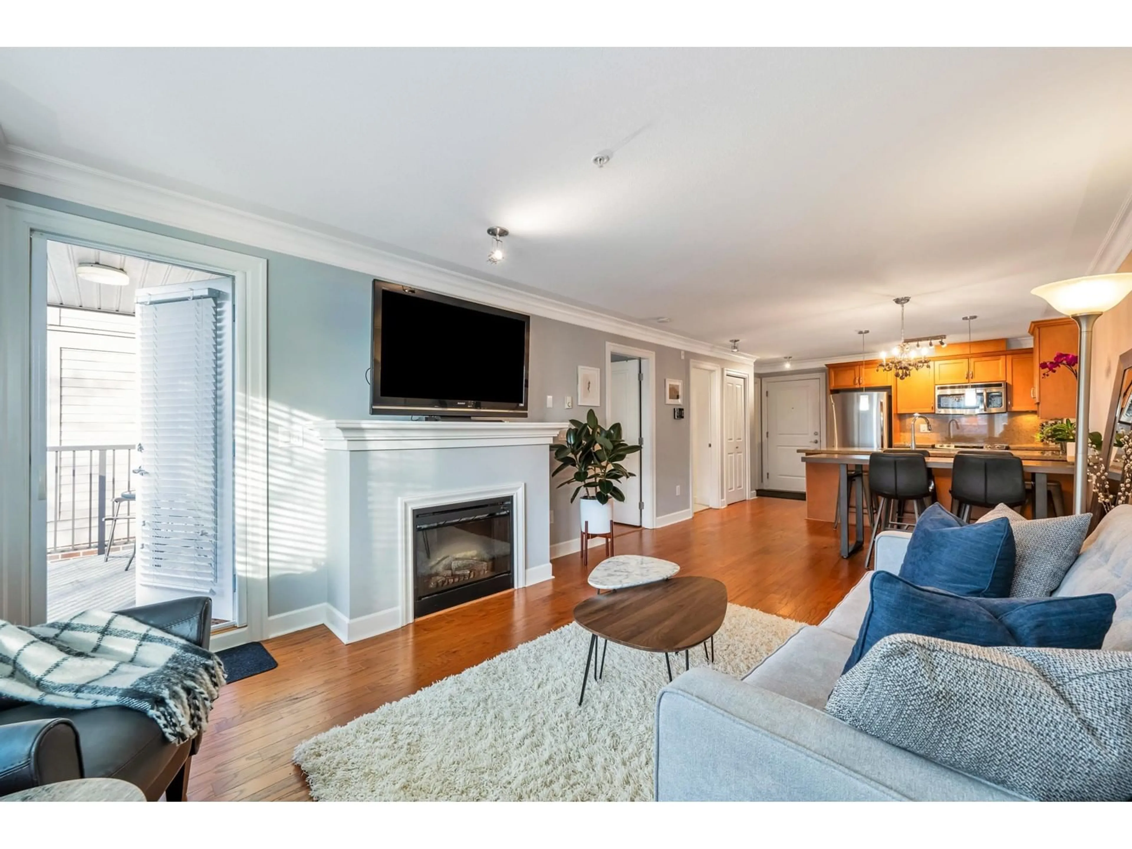 Living room with furniture, wood/laminate floor for 206 15357 ROPER AVENUE, White Rock British Columbia V4B2G2