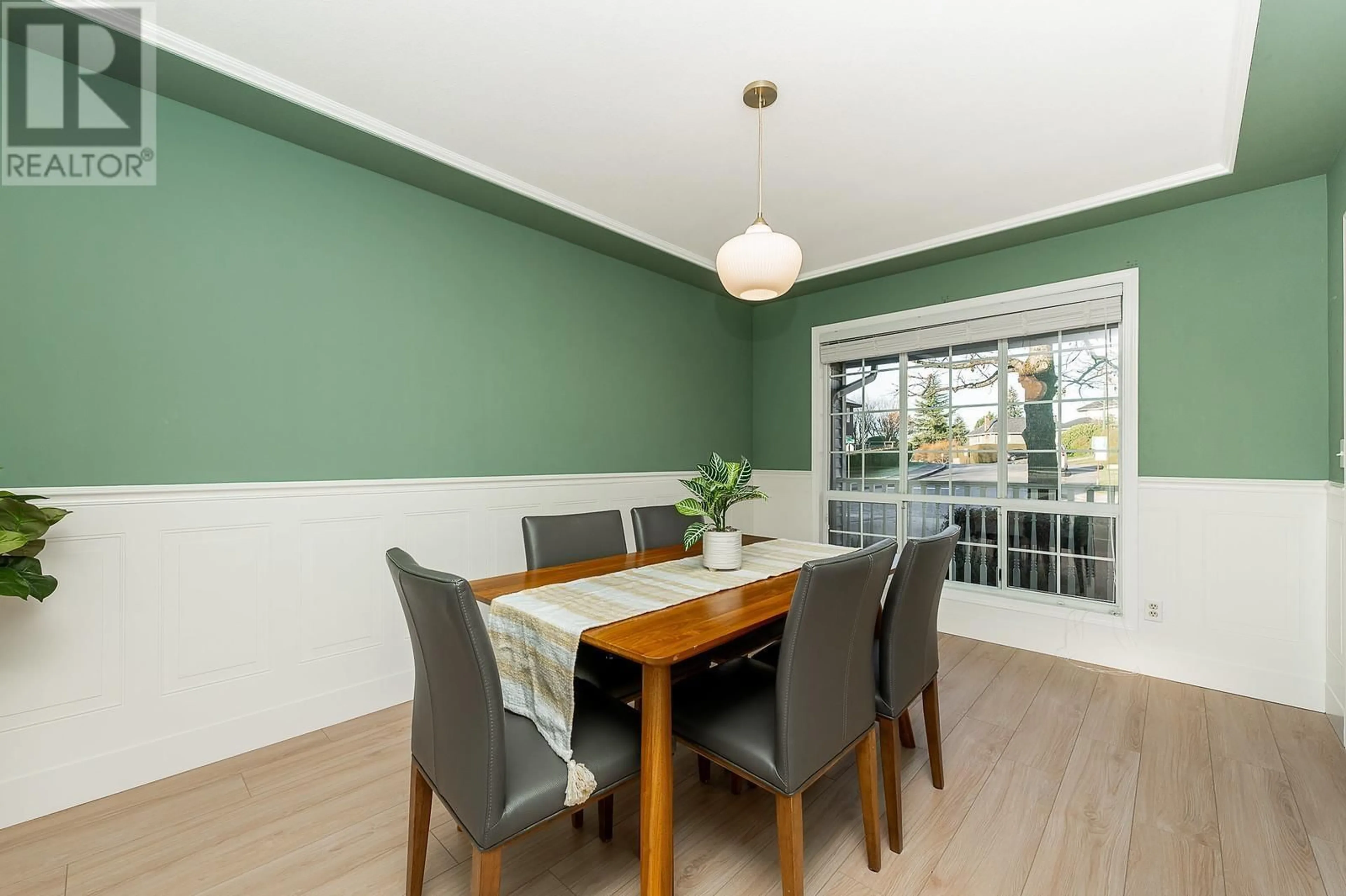 Dining room, wood/laminate floor for 2248 PARADISE AVENUE, Coquitlam British Columbia V3K6H2