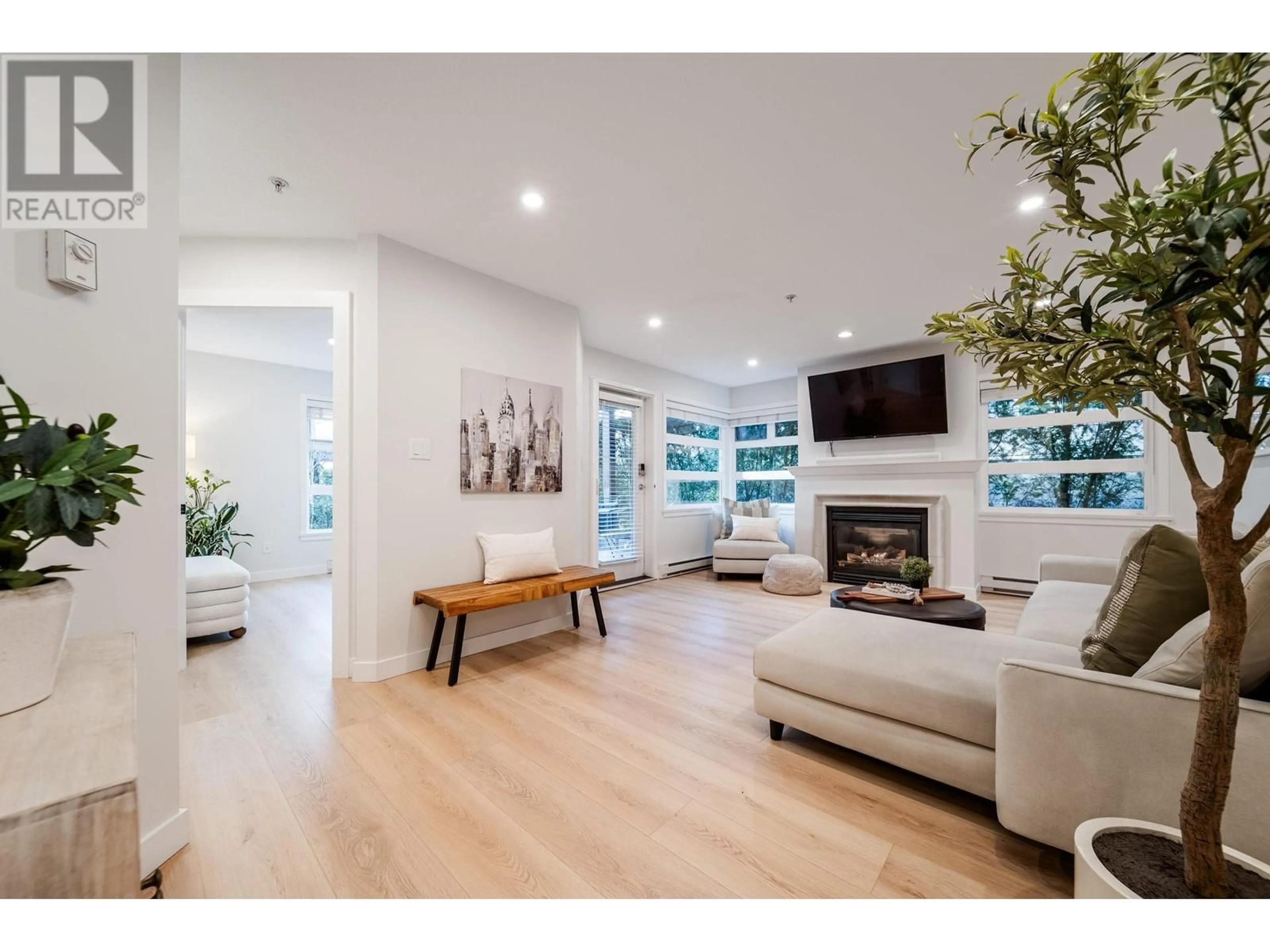 Living room with furniture, wood/laminate floor for 101 2181 W 12 AVENUE, Vancouver British Columbia V6K4S8