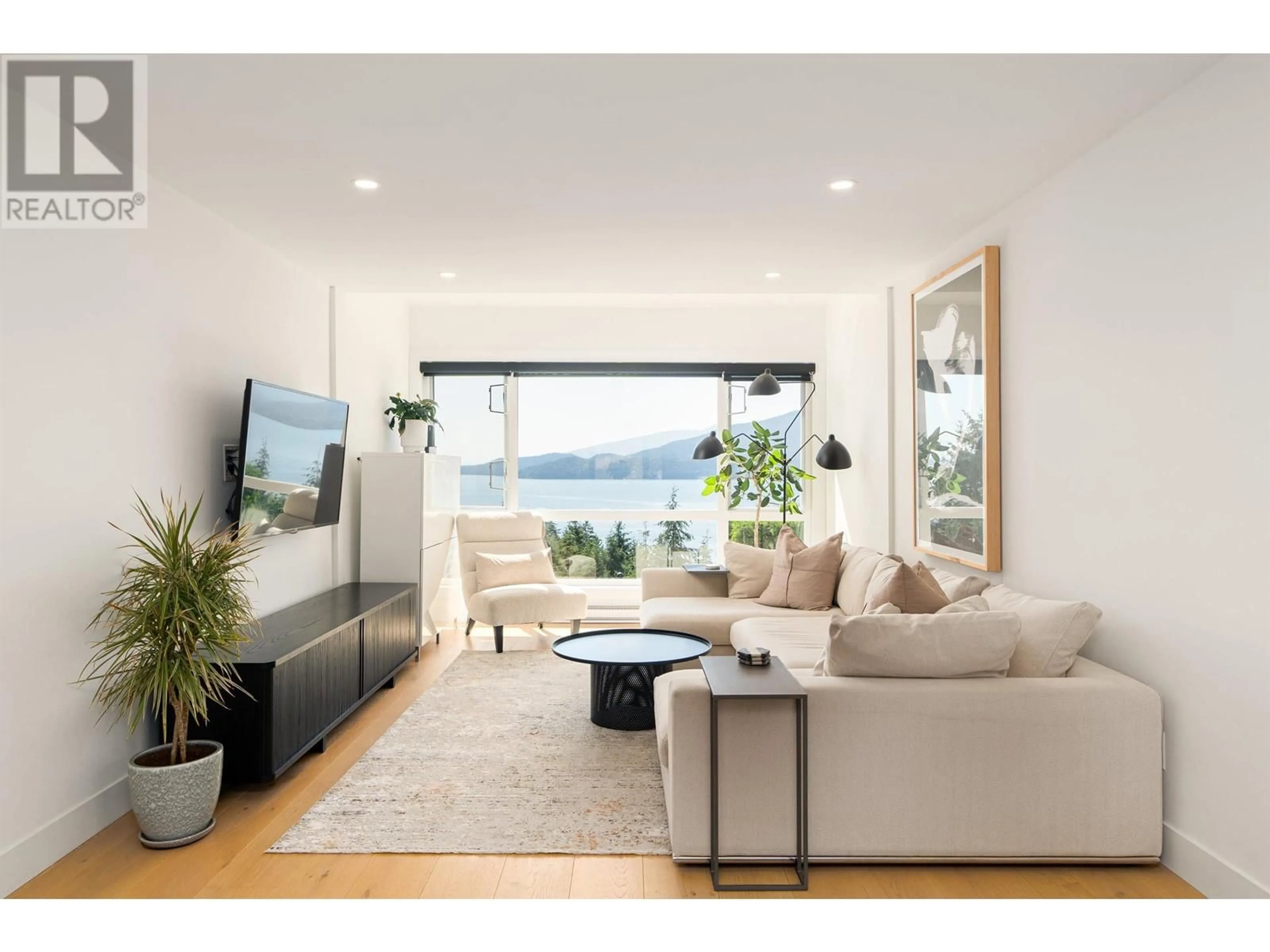 Living room with furniture, wood/laminate floor for 438 CROSSCREEK ROAD, Lions Bay British Columbia V0N2E0