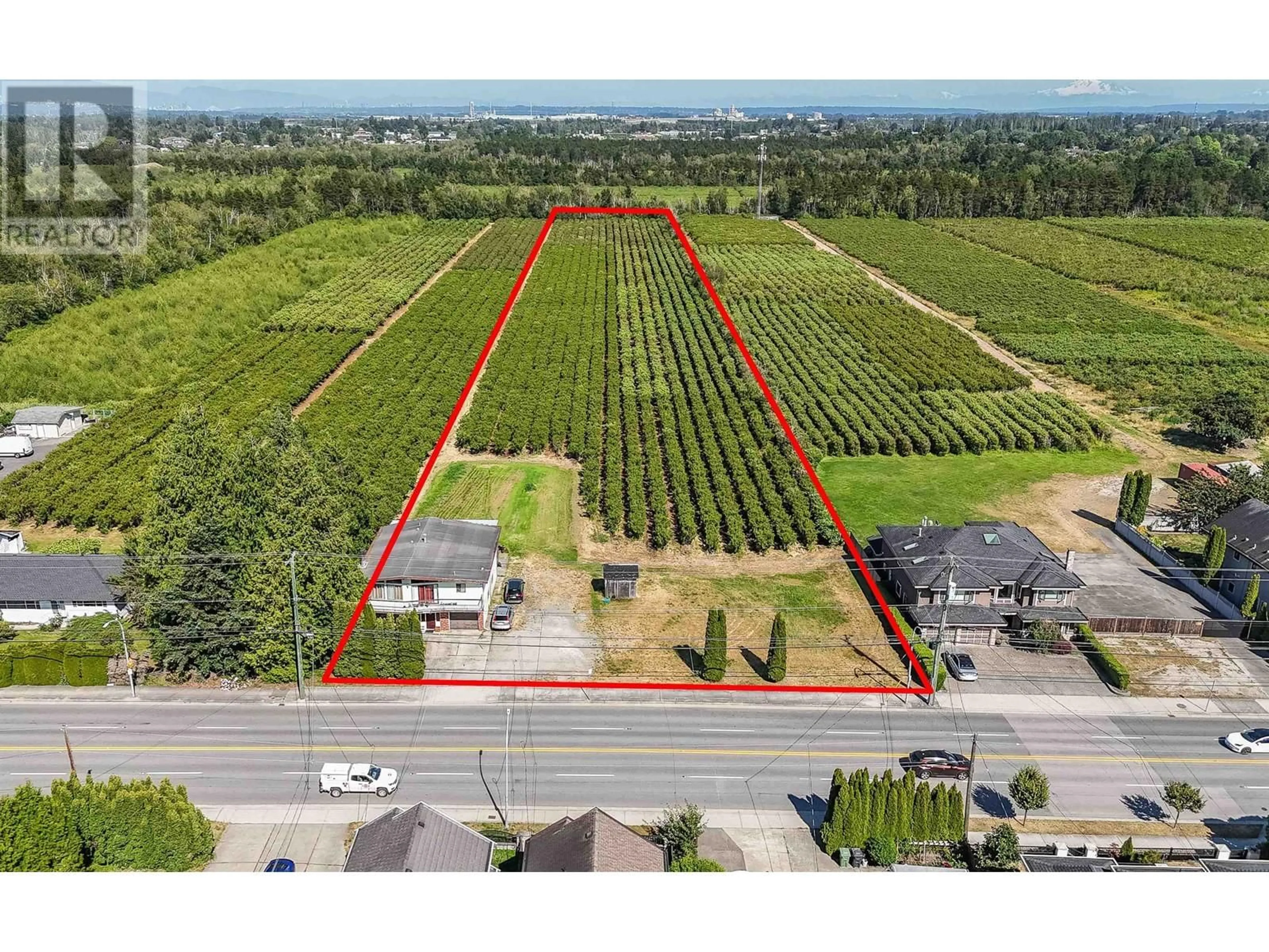 A pic from outside/outdoor area/front of a property/back of a property/a pic from drone, unknown for 8480 NO. 4 ROAD, Richmond British Columbia V6Y2T6