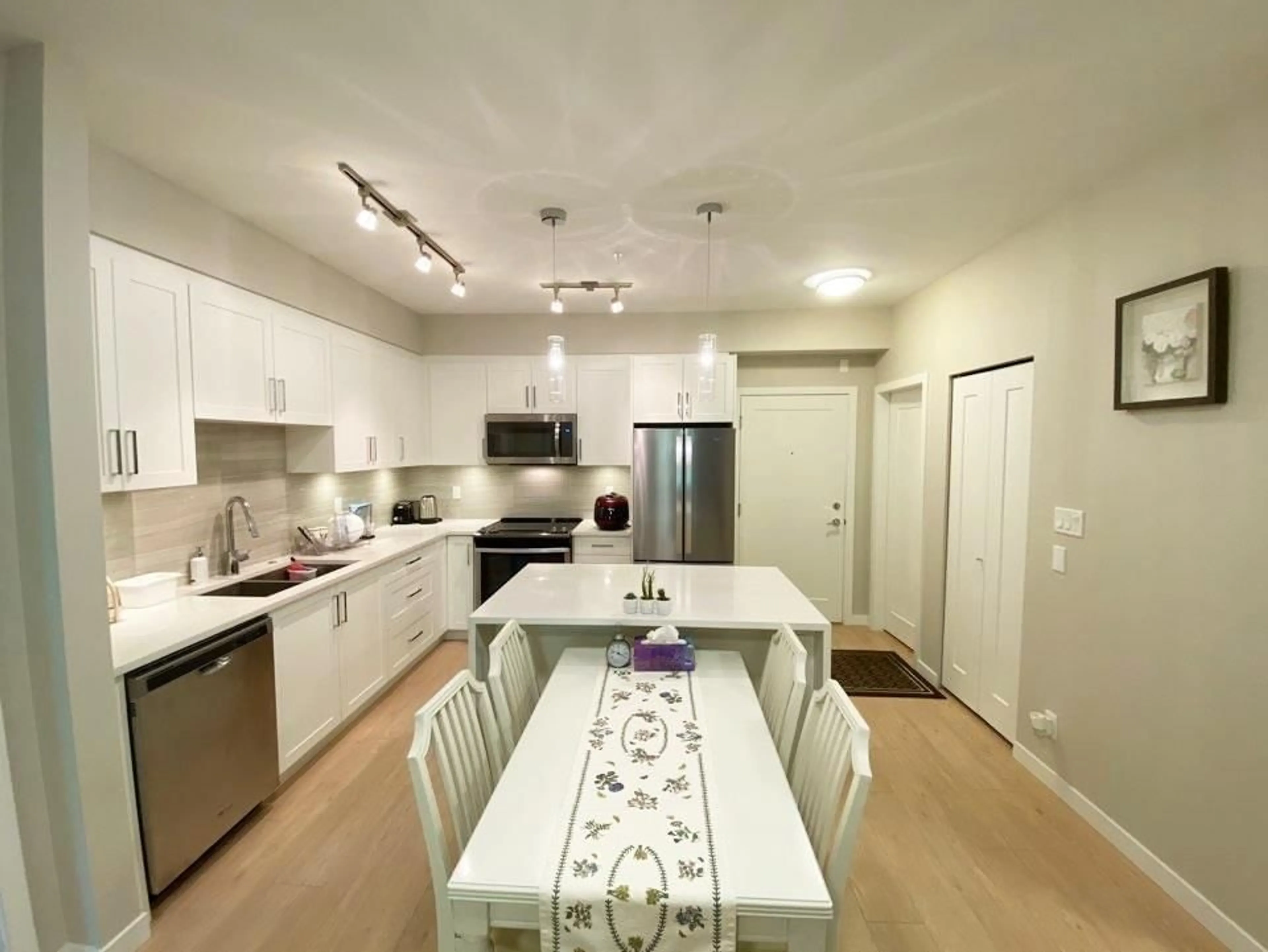 Open concept kitchen, unknown for D111 20211 66 AVENUE, Langley British Columbia V2Y0L4