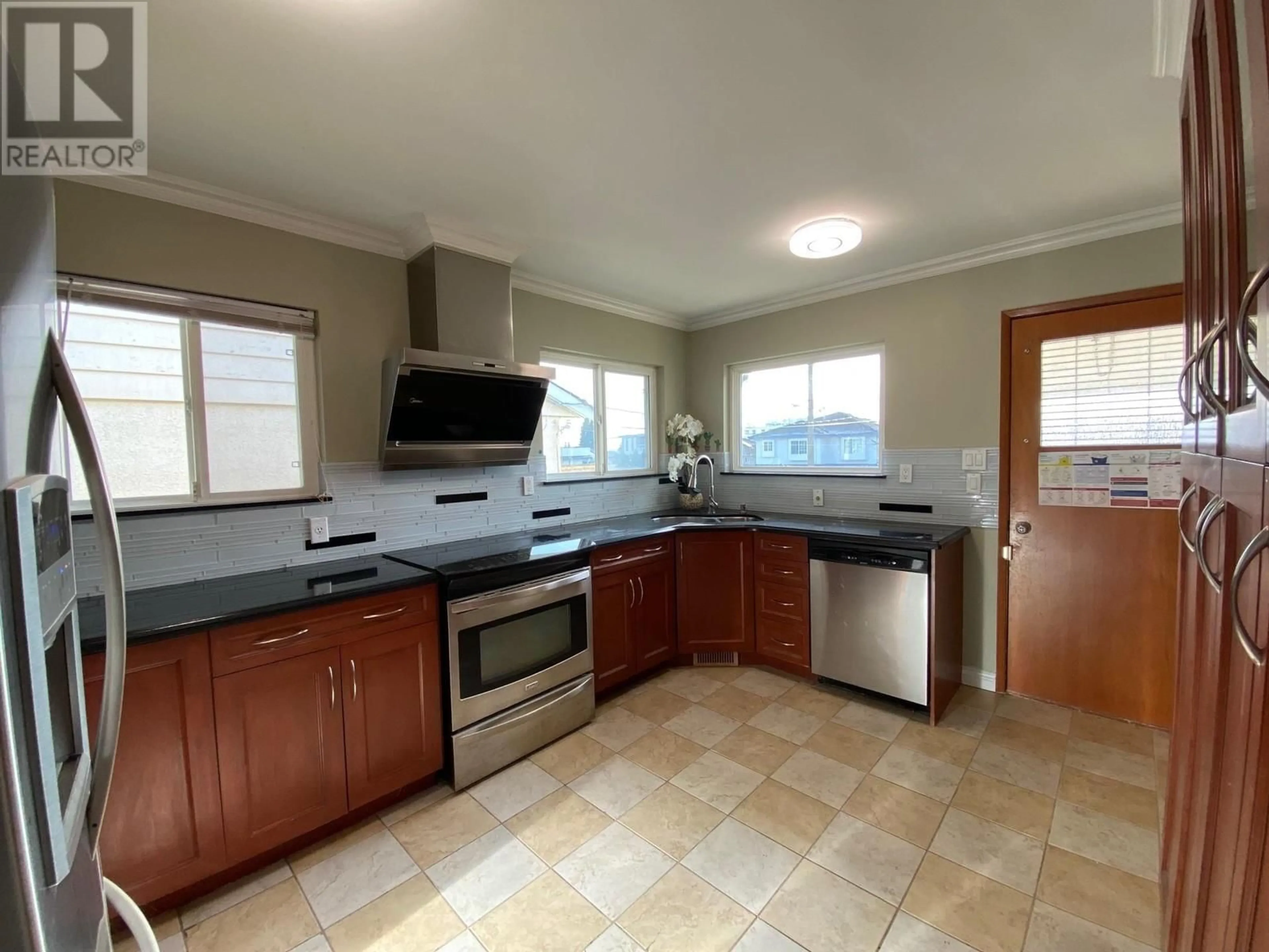 Standard kitchen, unknown for 168 W 62ND AVENUE, Vancouver British Columbia V5X2E1