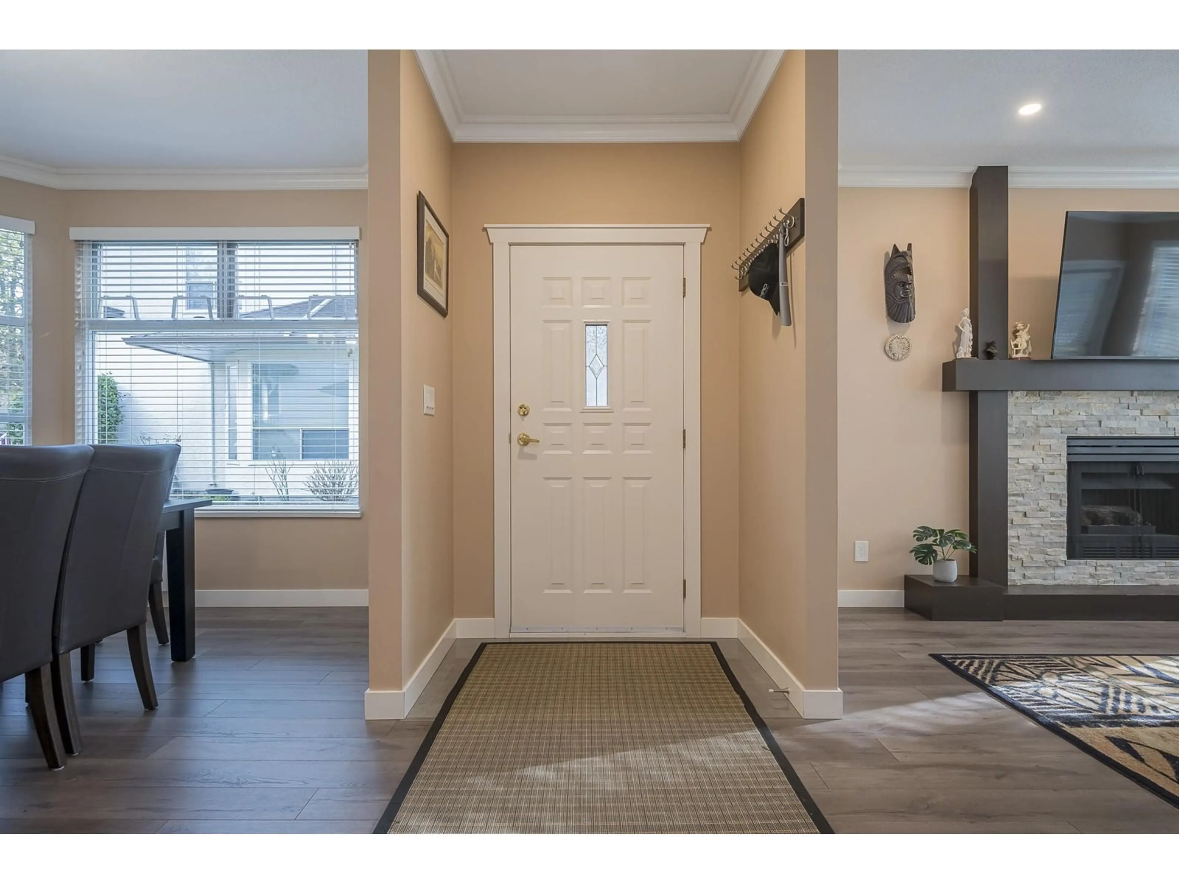 Indoor entryway for 17 10038 150 STREET, Surrey British Columbia V3R0M8