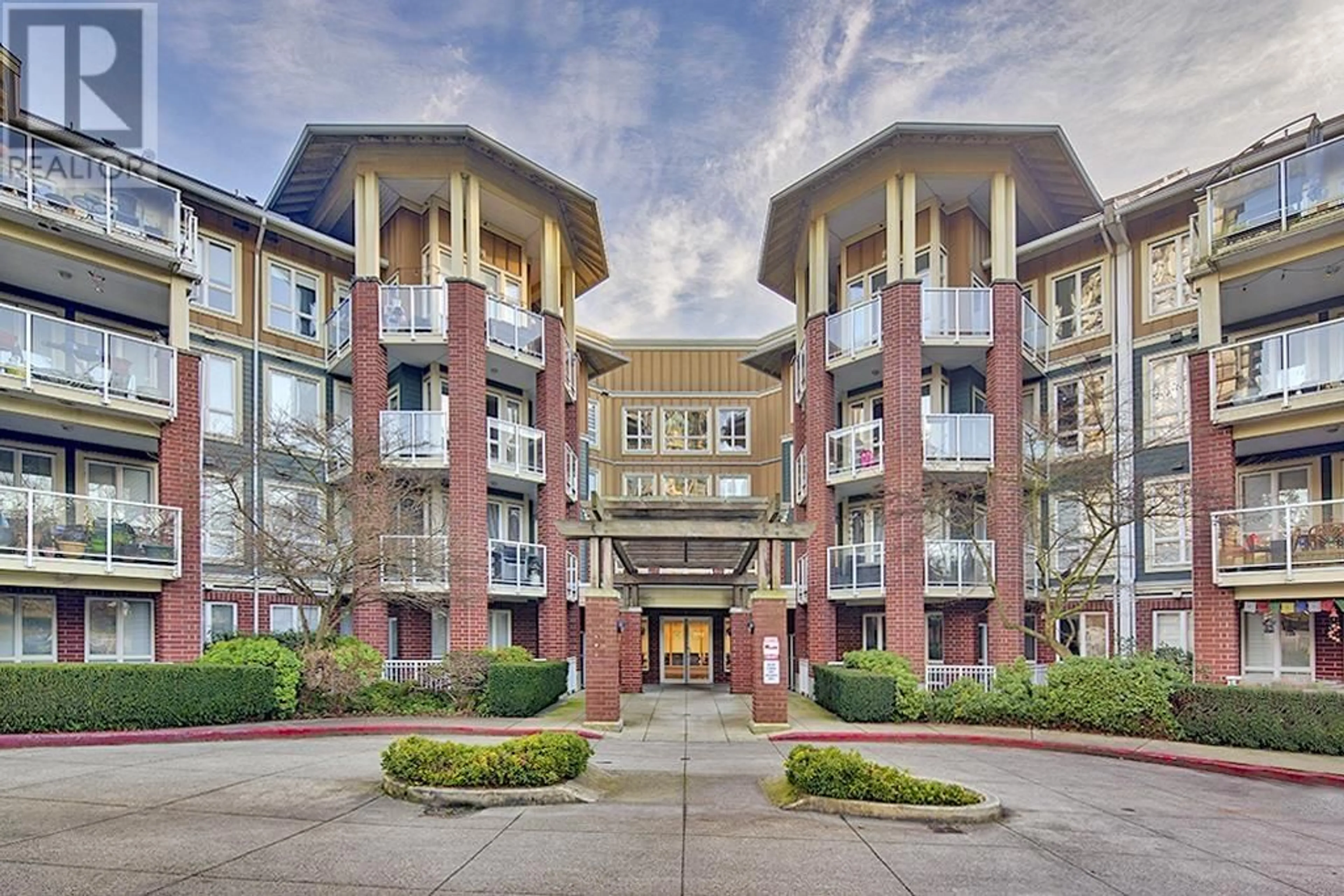 Indoor foyer for 311 14 E ROYAL AVENUE, New Westminster British Columbia V3L5W5