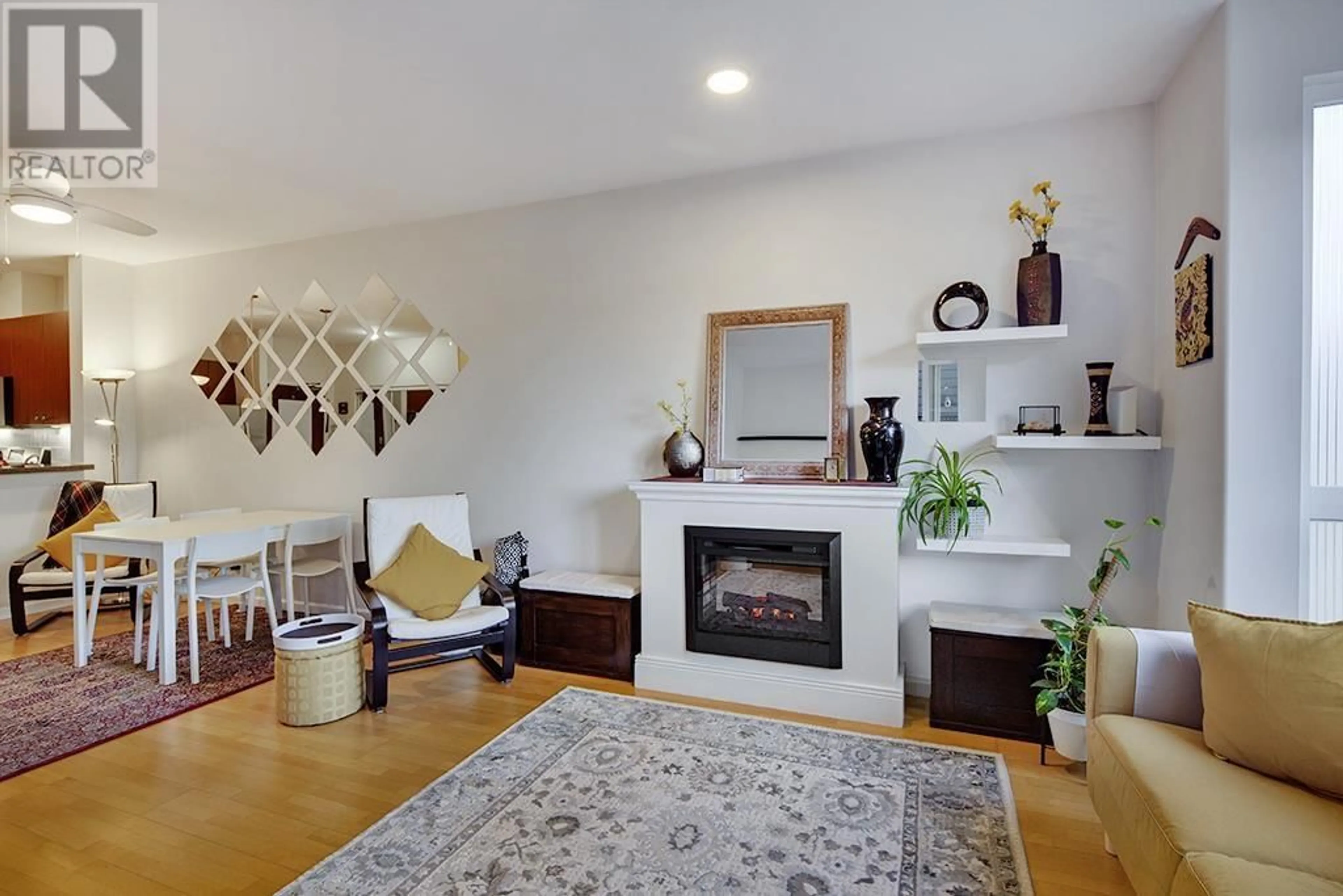 Living room with furniture, wood/laminate floor for 311 14 E ROYAL AVENUE, New Westminster British Columbia V3L5W5