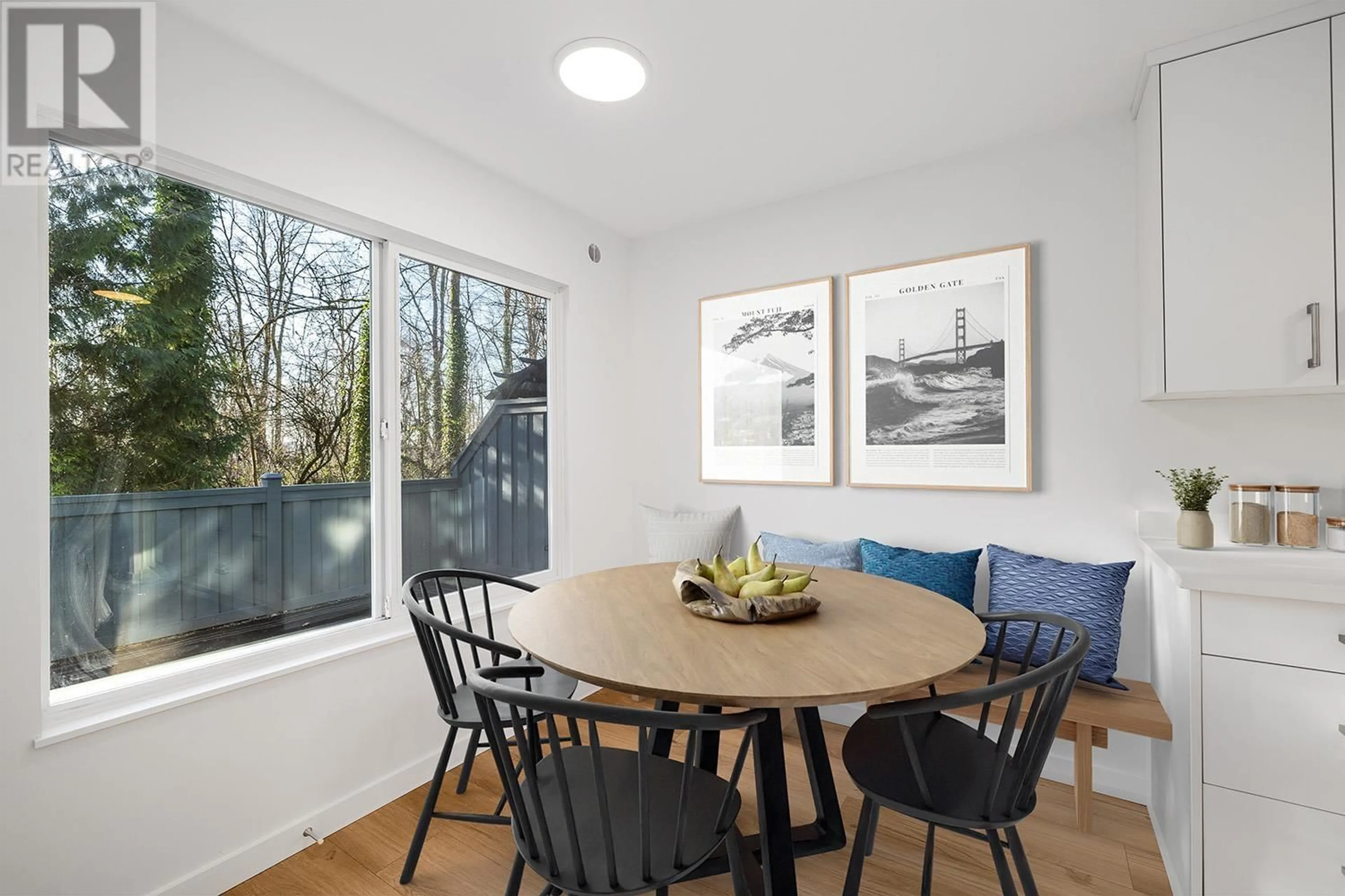 Dining room, wood/laminate floor for 8254 AMBERWOOD PLACE, Burnaby British Columbia V5A3V2