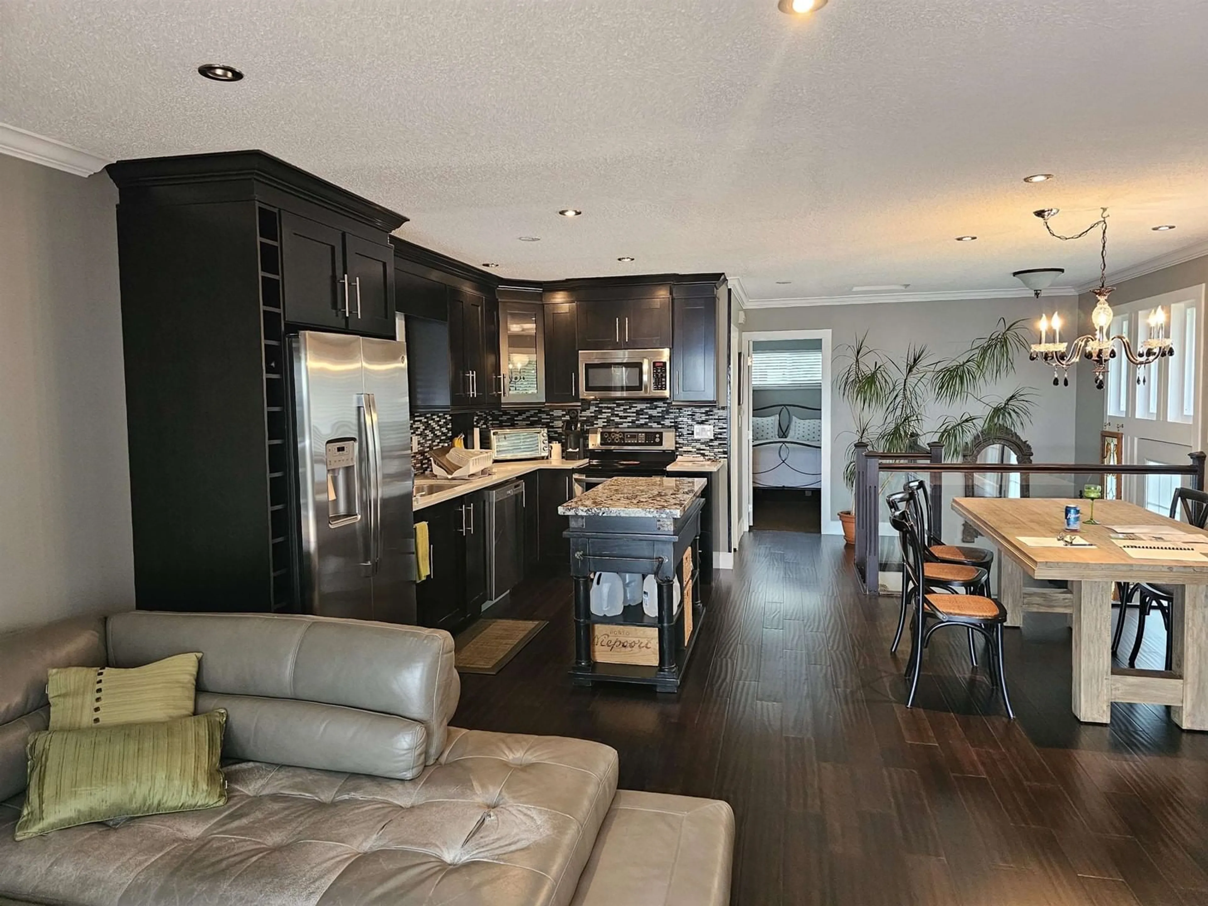 Open concept kitchen, wood/laminate floor for 1349 OXFORD, White Rock British Columbia V4B3R1