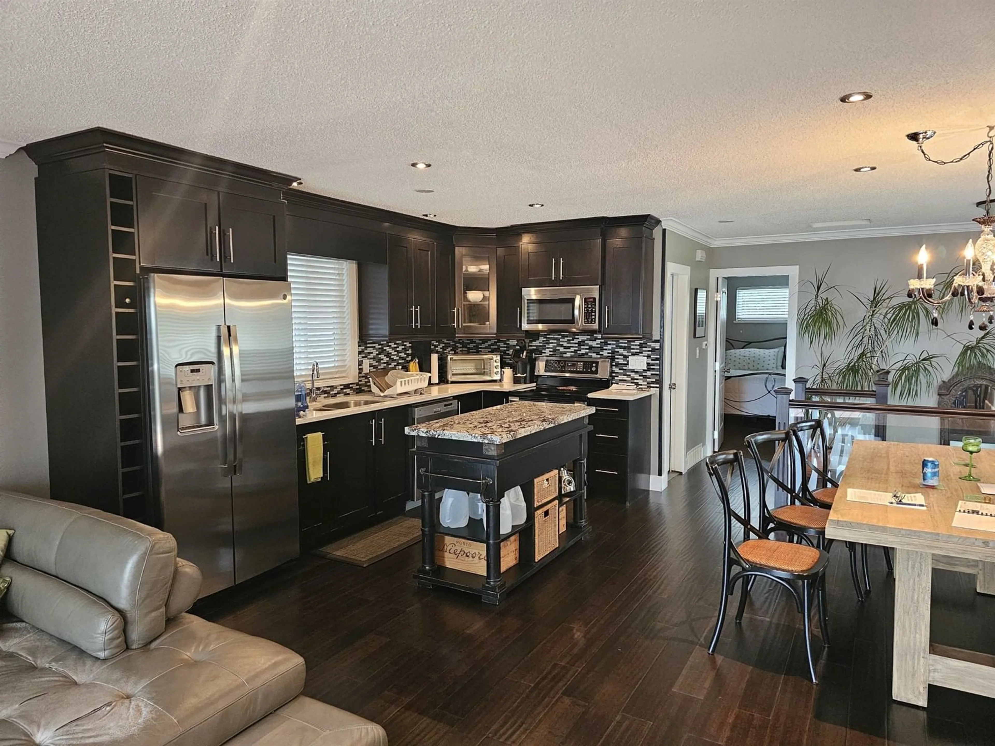 Open concept kitchen, wood/laminate floor for 1349 OXFORD, White Rock British Columbia V4B3R1
