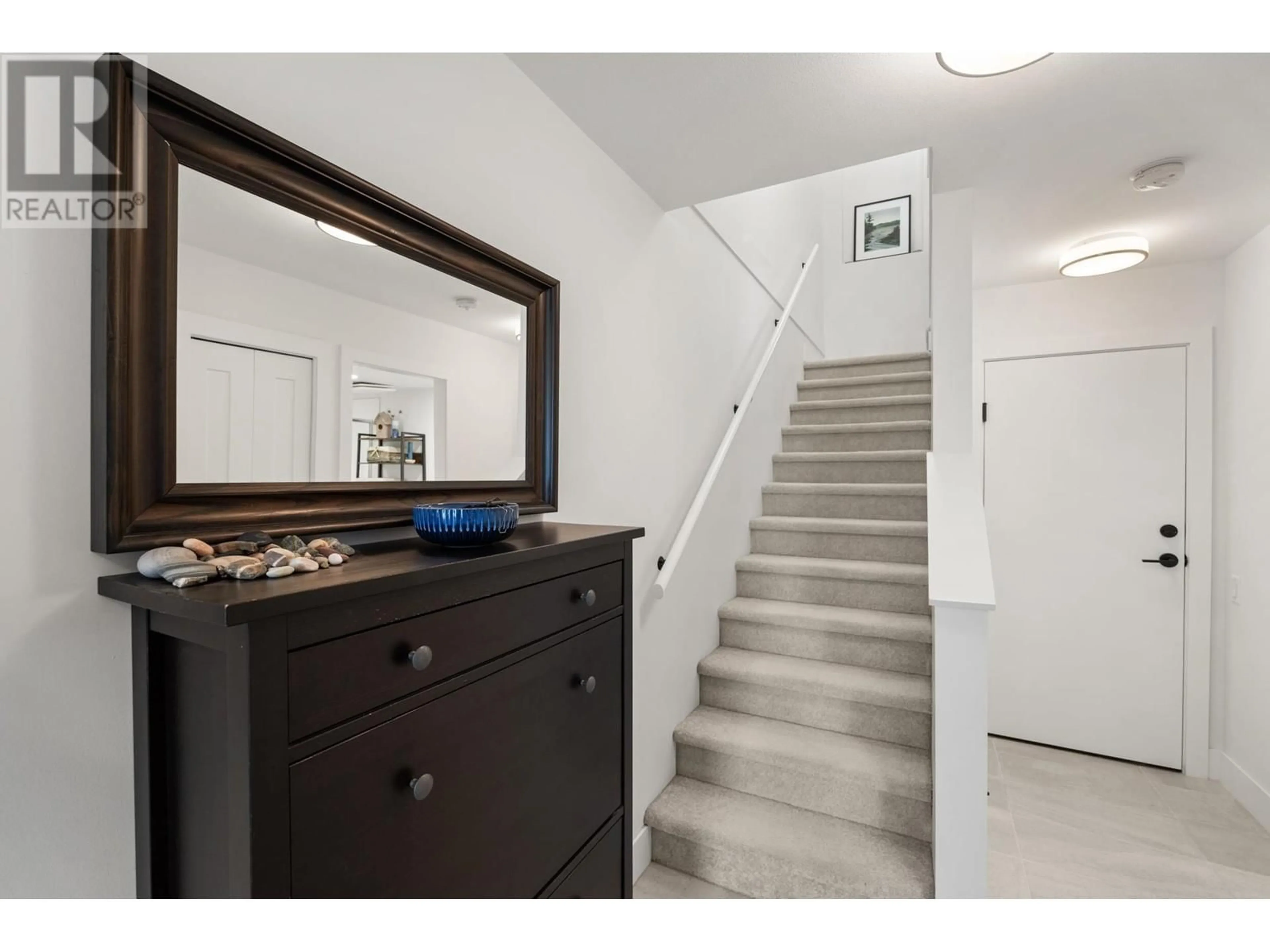 Indoor entryway for 44 - 4716 ORCA WAY, Delta British Columbia V4M0E5