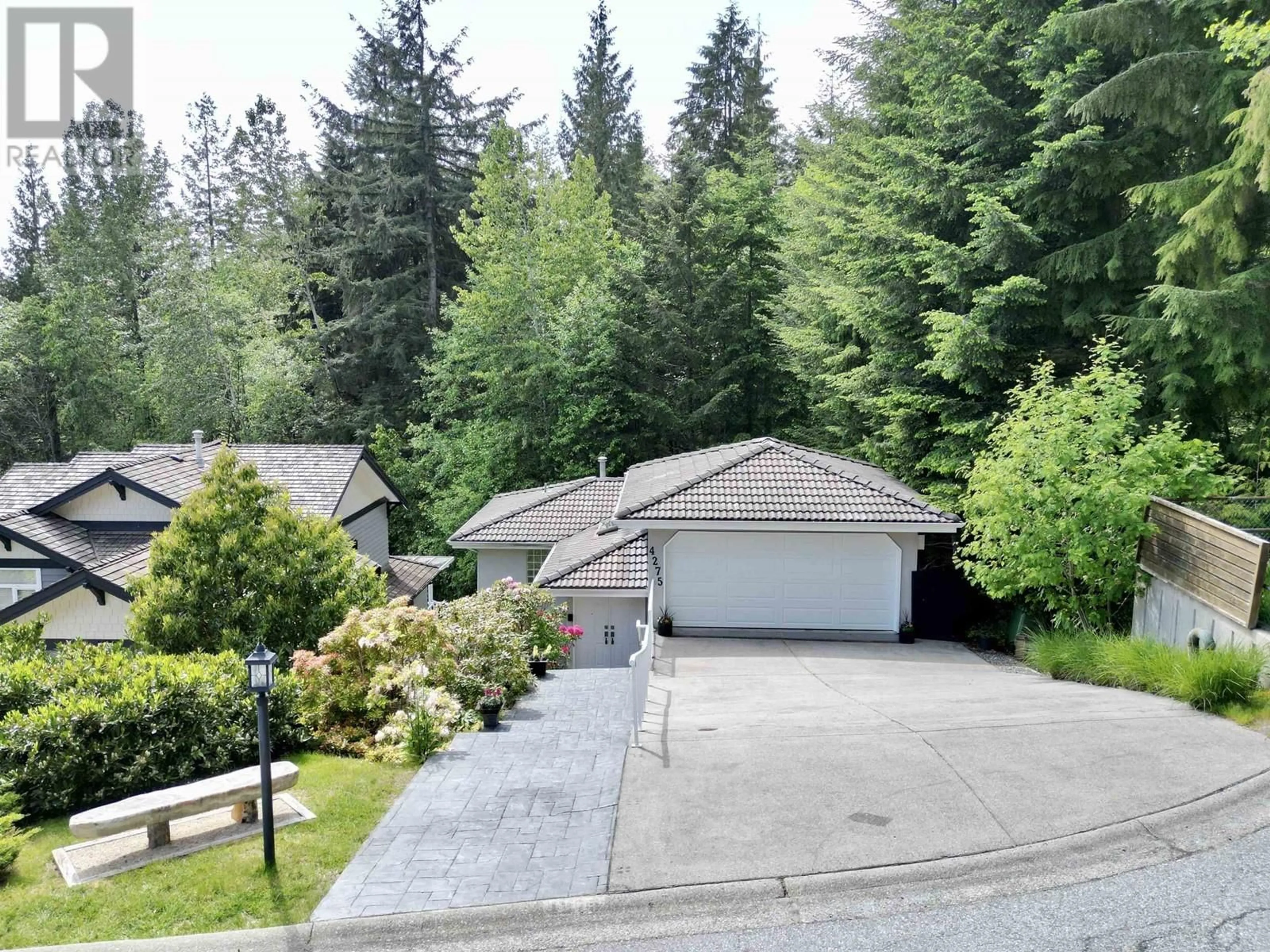 A pic from outside/outdoor area/front of a property/back of a property/a pic from drone, unknown for 4275 ST. PAULS AVENUE, North Vancouver British Columbia V7N1T4