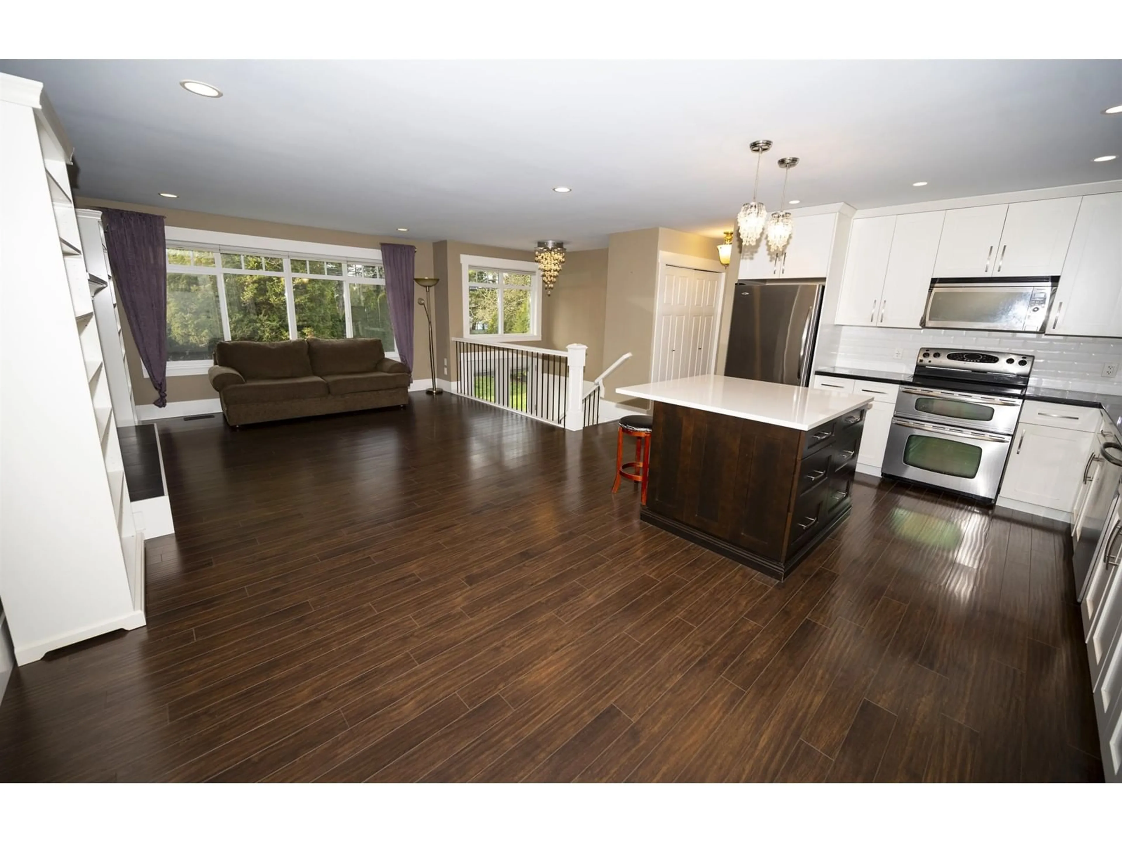 Open concept kitchen, wood/laminate floor for 4768 200, Langley British Columbia V3A6C5