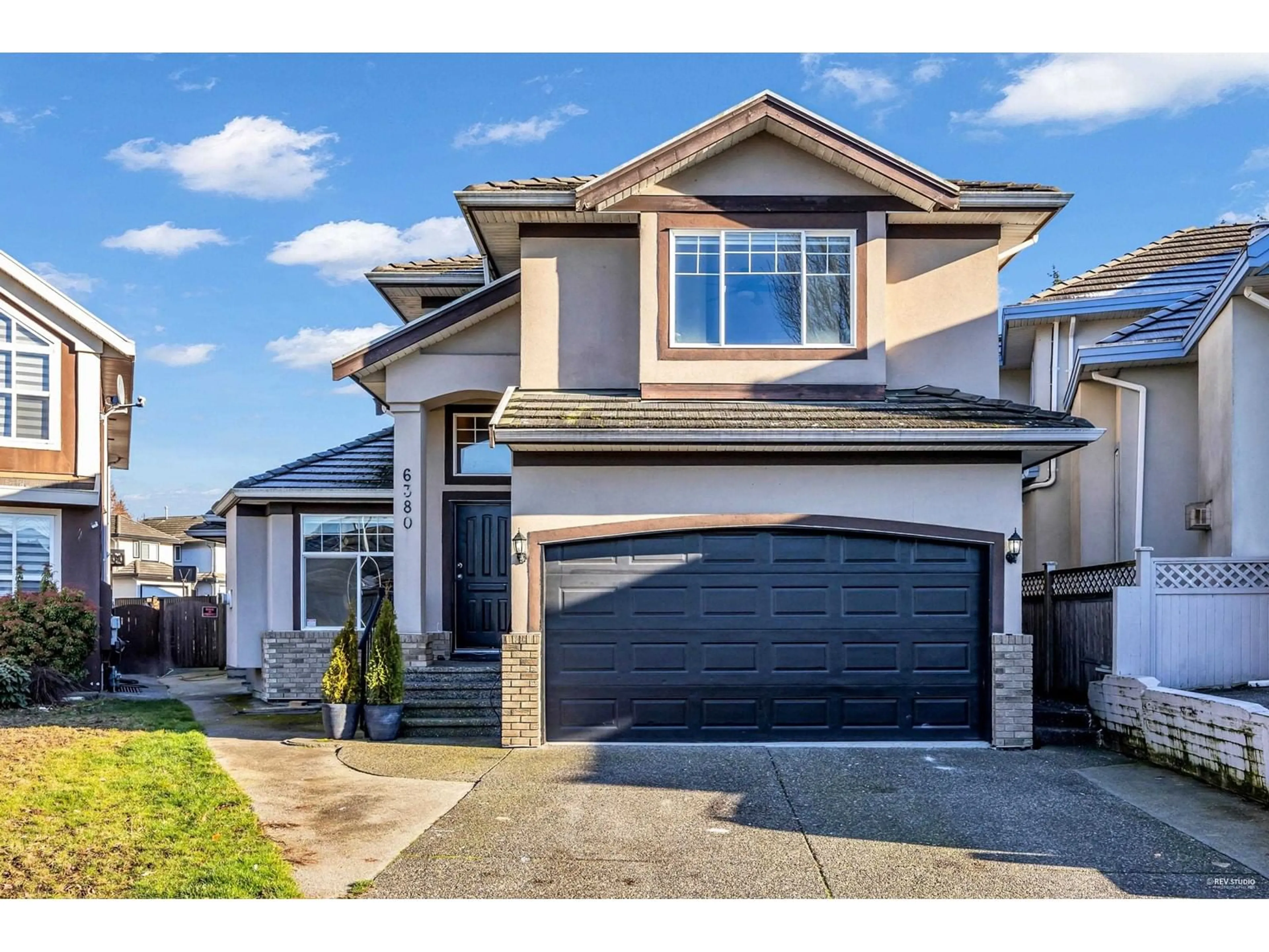 Home with vinyl exterior material, street for 6380 125A, Surrey British Columbia V3X3N1