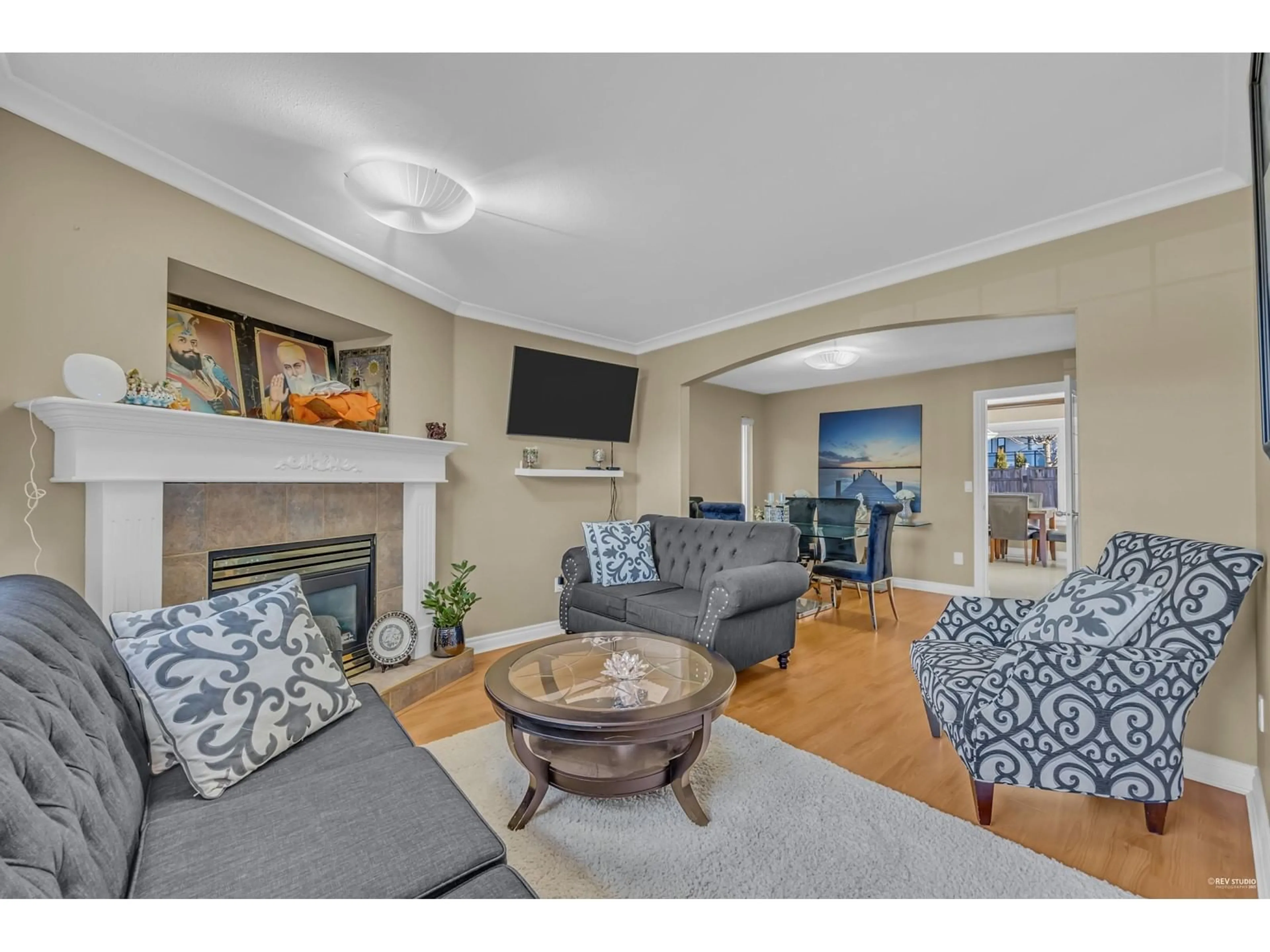 Living room with furniture, unknown for 6380 125A, Surrey British Columbia V3X3N1