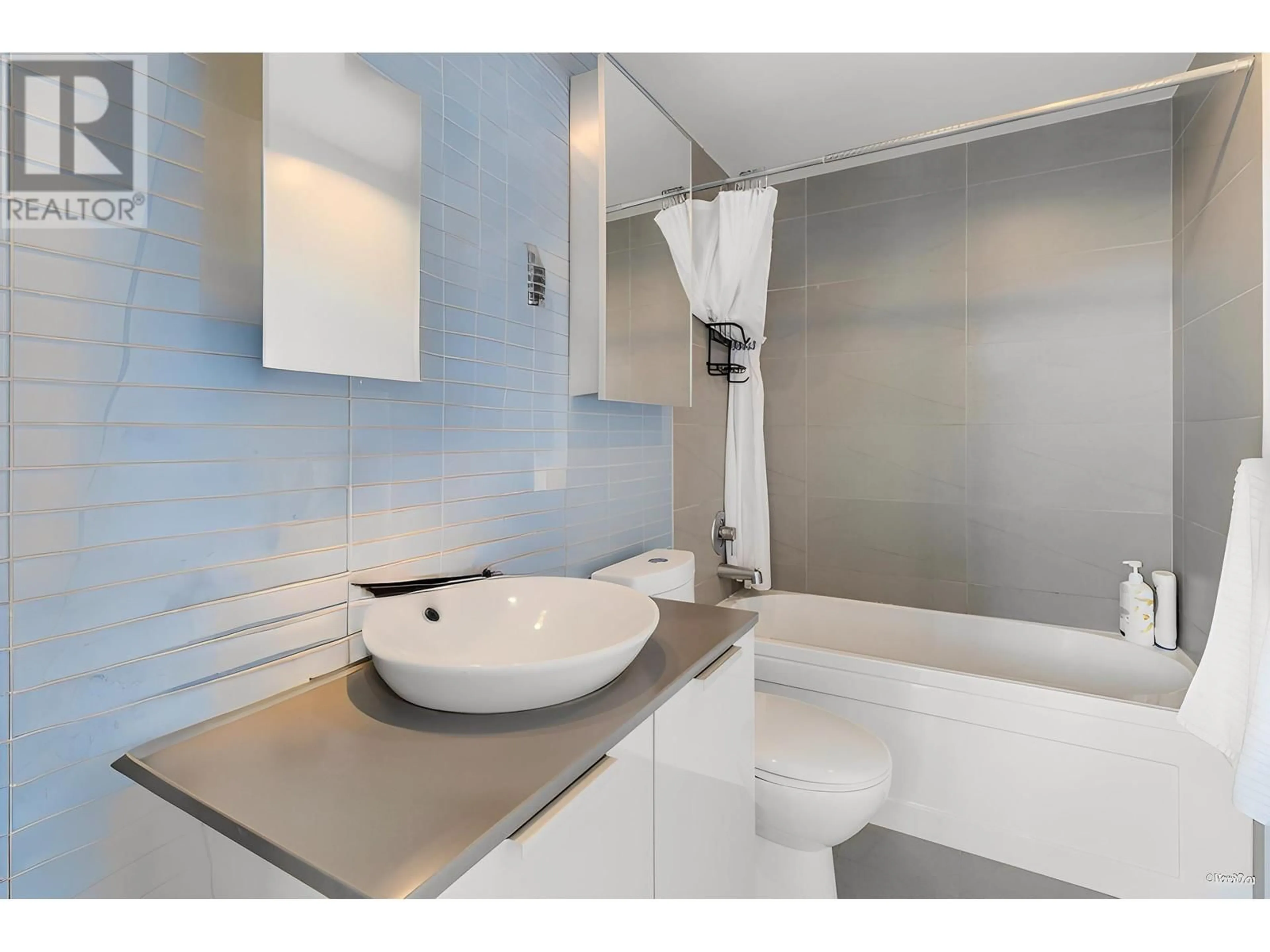 Standard bathroom, ceramic/tile floor for 1408 128 W CORDOVA STREET, Vancouver British Columbia V6B0E6