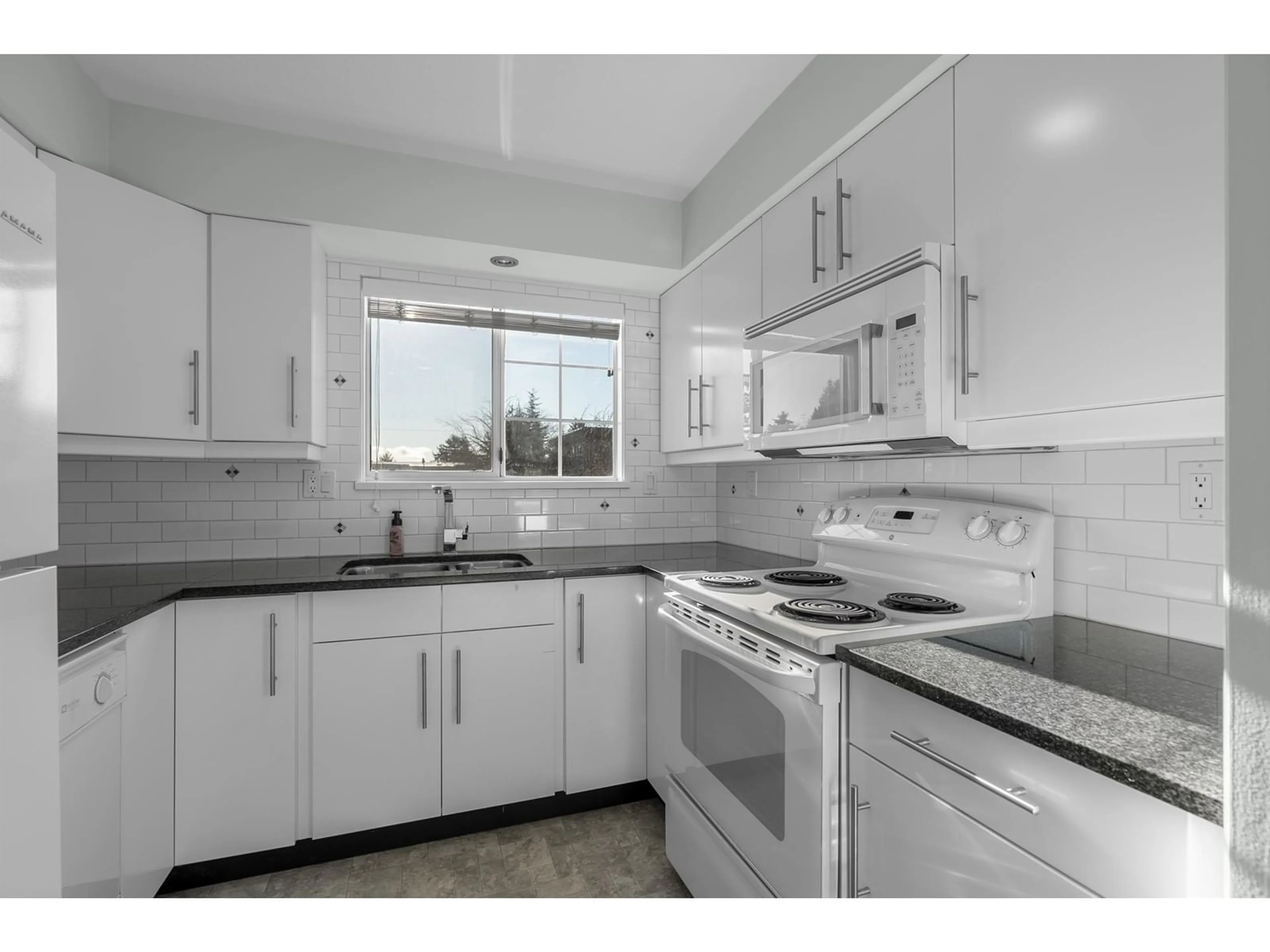 Standard kitchen, unknown for 203 1447 BEST STREET, White Rock British Columbia V4B4E5