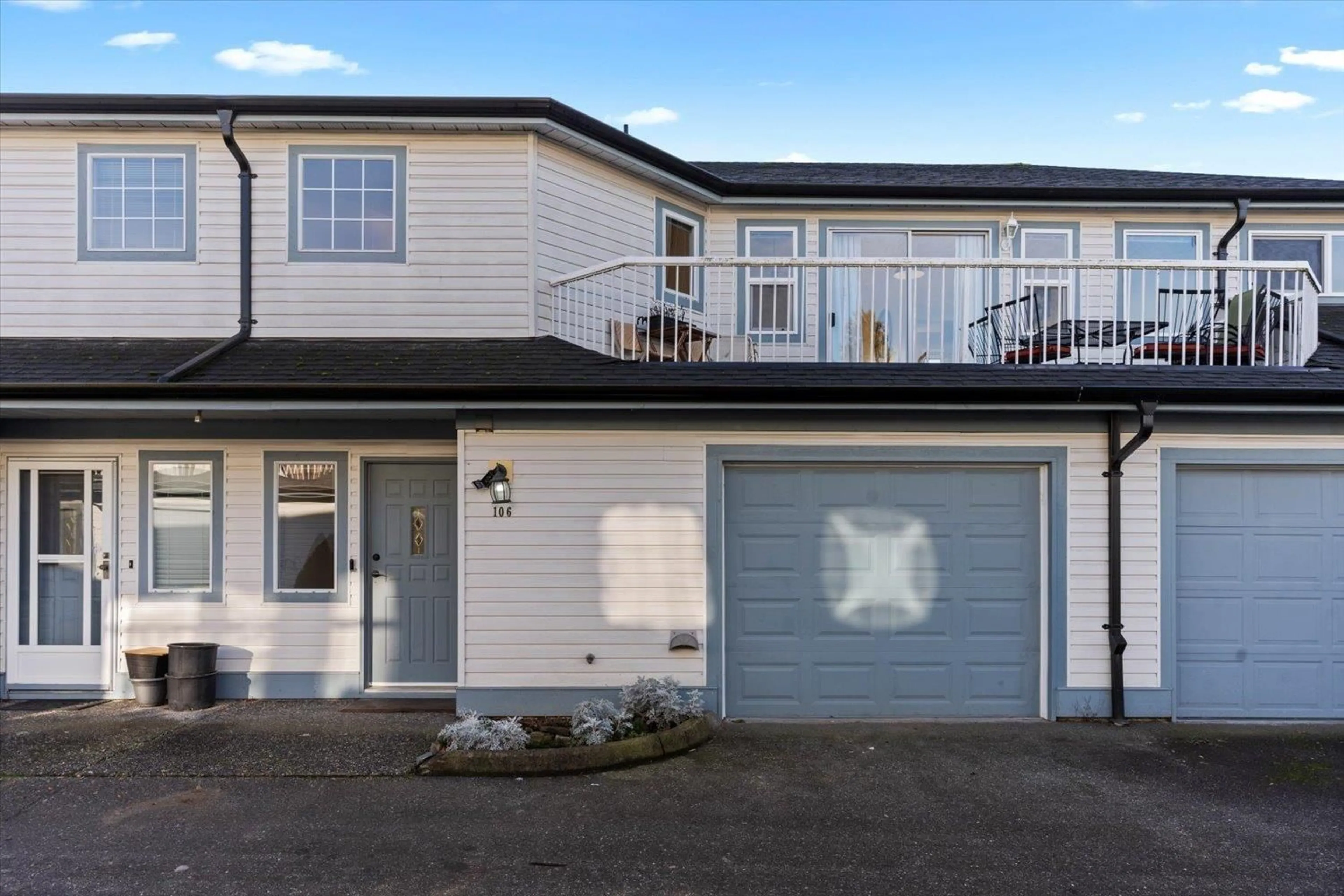 Home with vinyl exterior material, street for 106 - 9296 HAZEL STREET, Chilliwack British Columbia V2P5N6