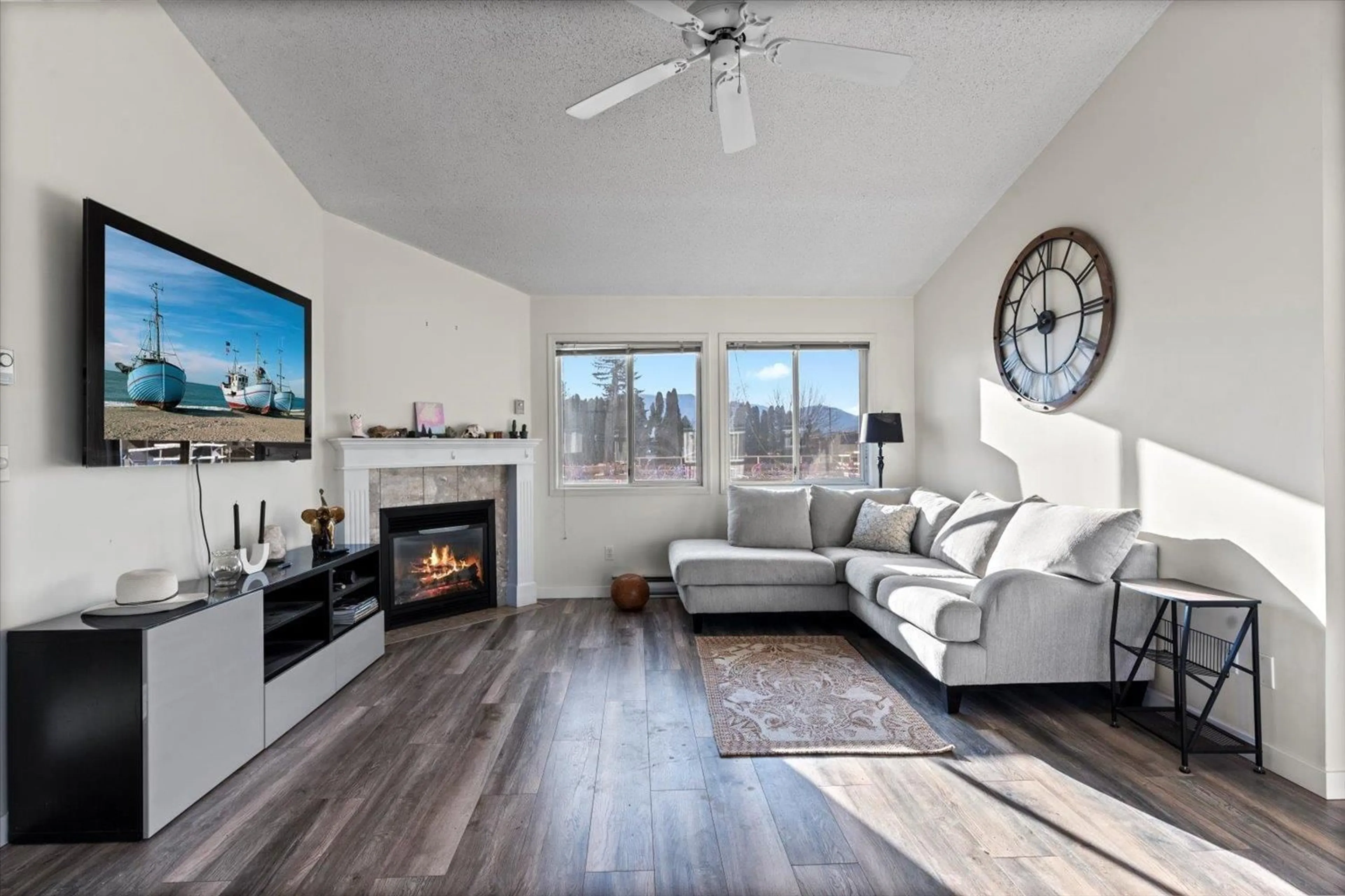 Living room with furniture, wood/laminate floor for 106 - 9296 HAZEL STREET, Chilliwack British Columbia V2P5N6