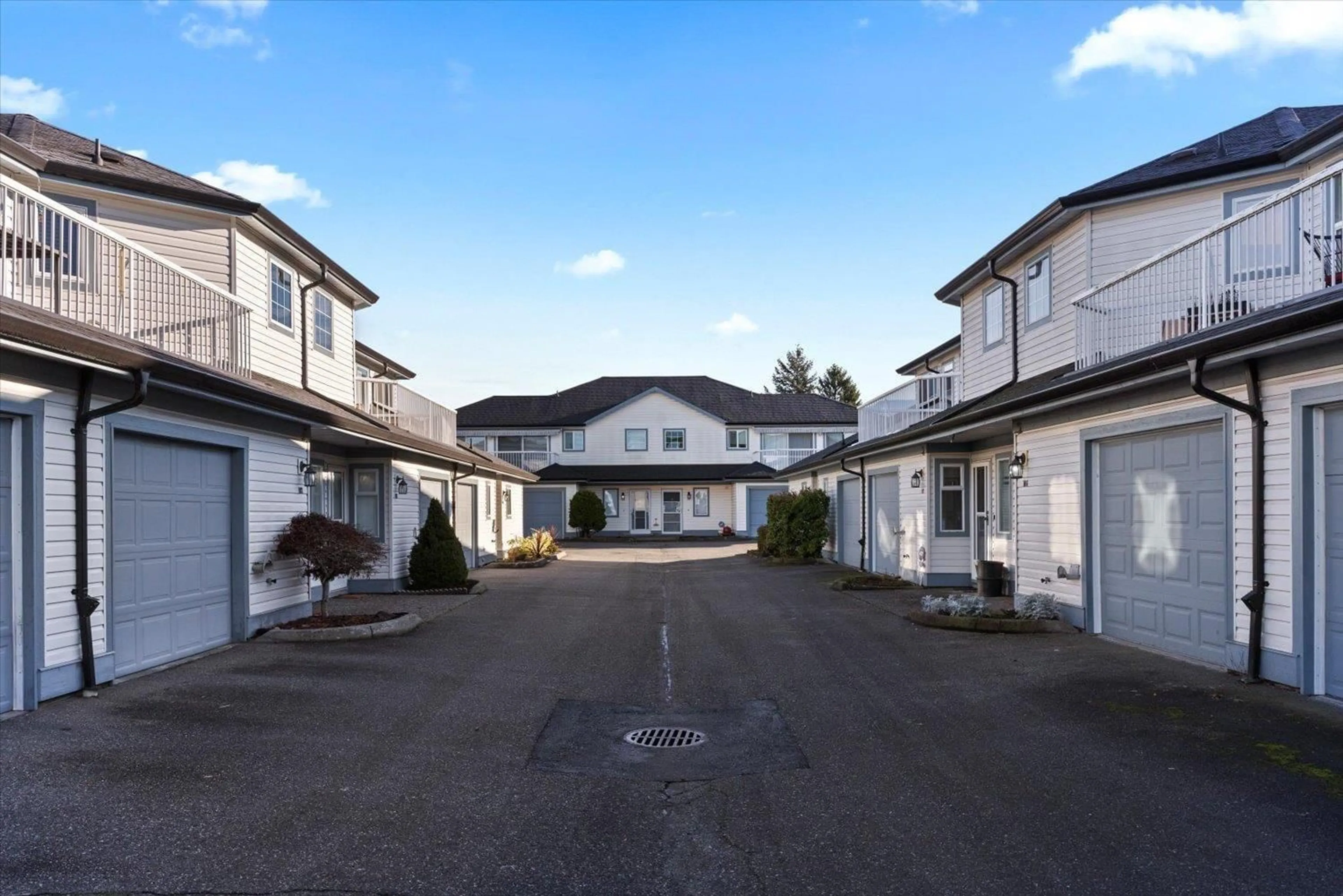 Patio, unknown for 106 9296 HAZEL STREET|Chilliwack Proper , Chilliwack British Columbia V2P5N6