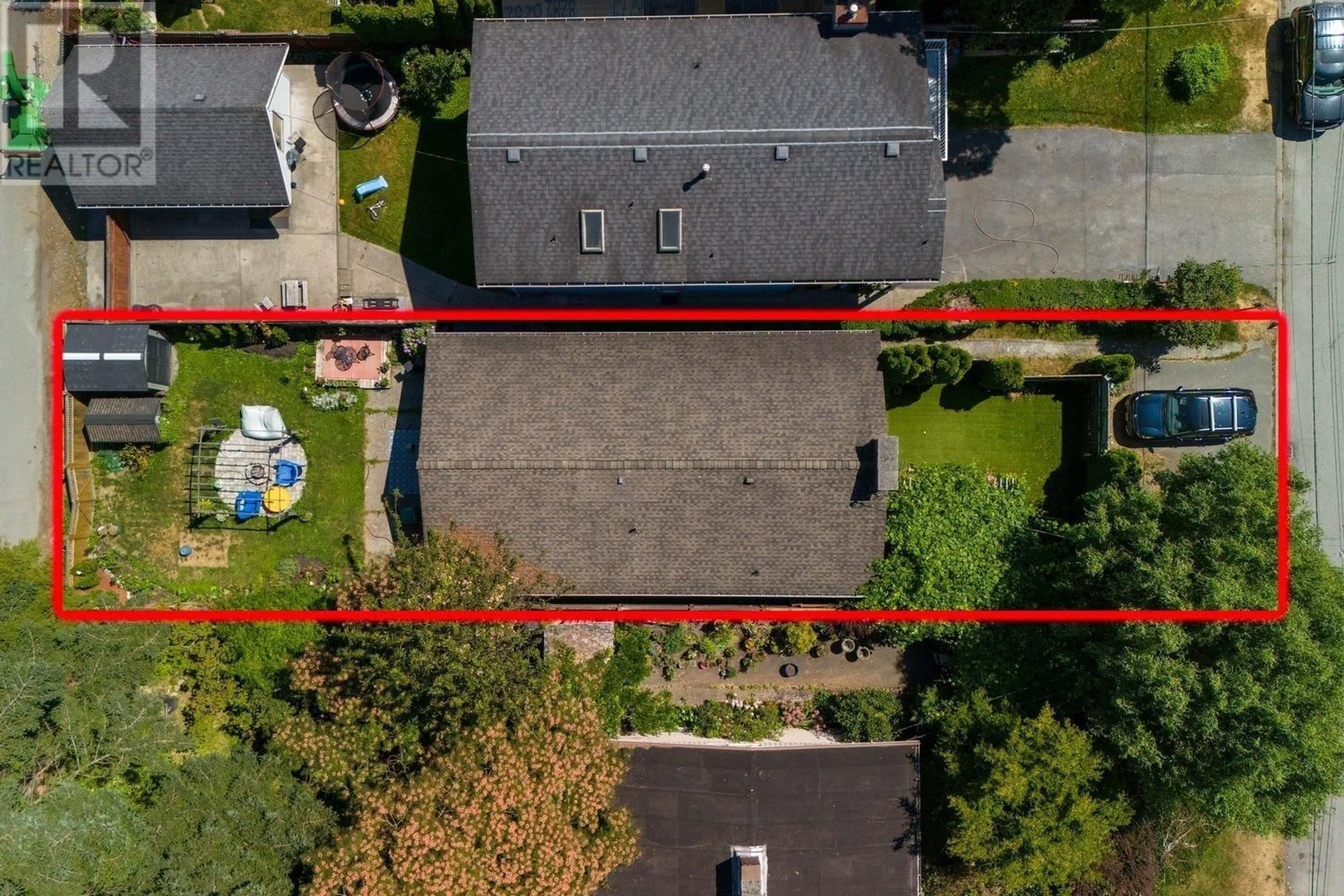 A pic from outside/outdoor area/front of a property/back of a property/a pic from drone, street for 1562 BOND STREET, North Vancouver British Columbia V7J1E7