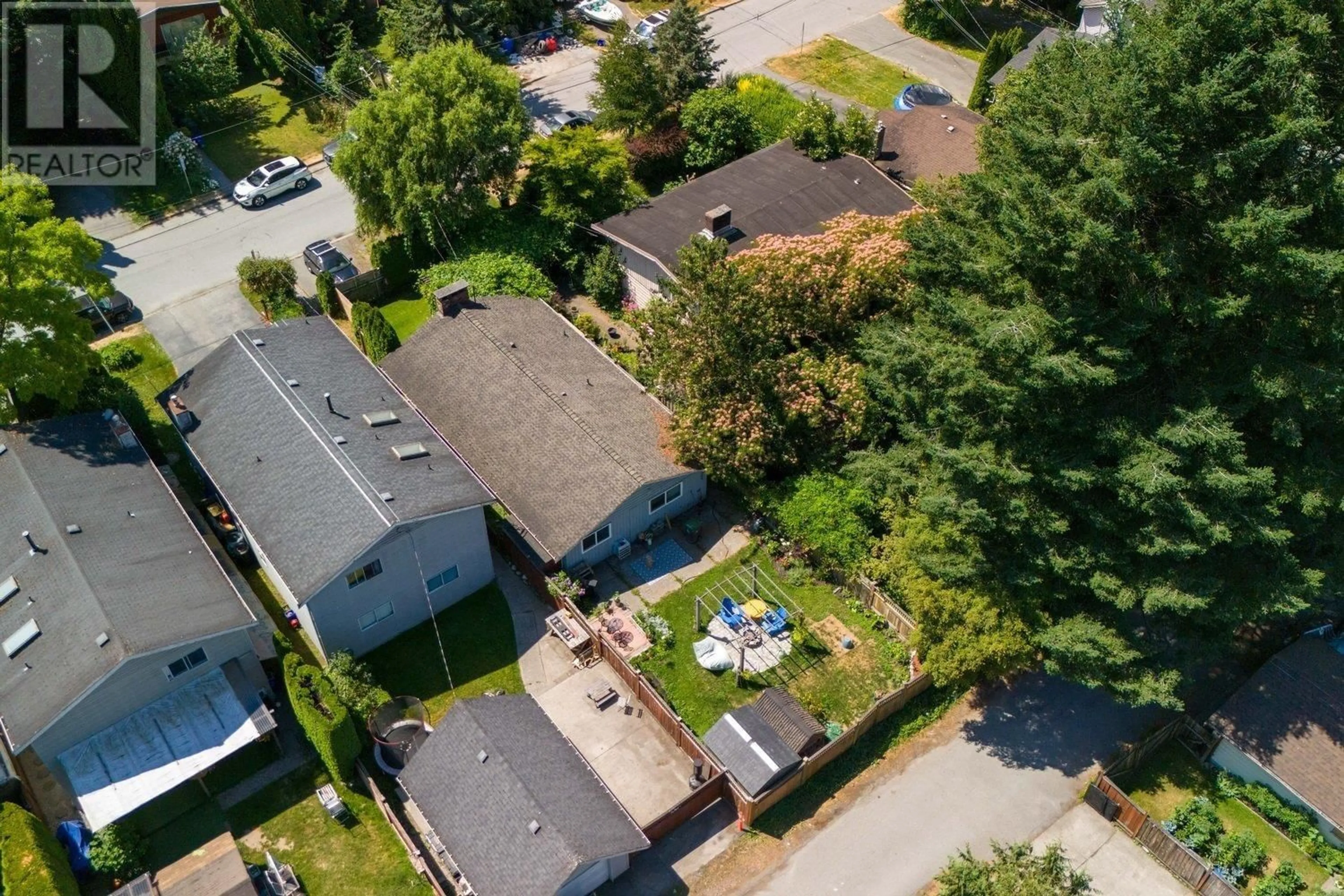 A pic from outside/outdoor area/front of a property/back of a property/a pic from drone, street for 1562 BOND STREET, North Vancouver British Columbia V7J1E7