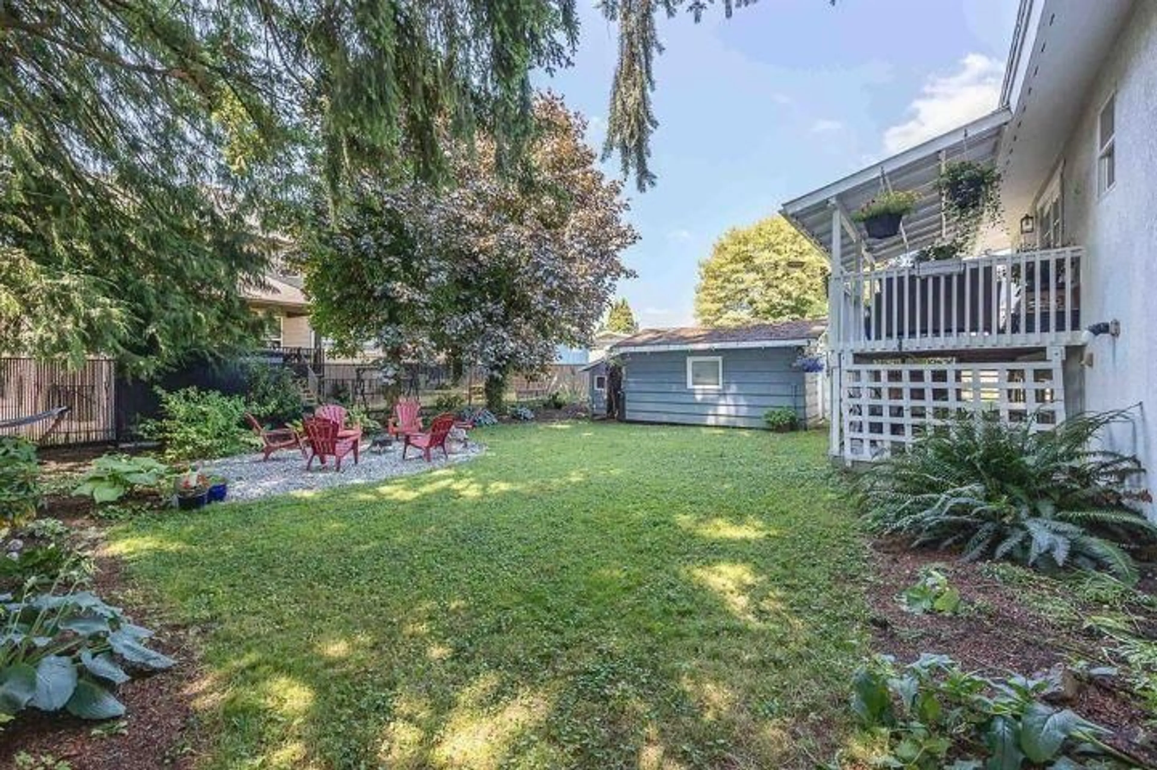 Patio, street for 2137 BEAVER STREET, Abbotsford British Columbia V2T3C7