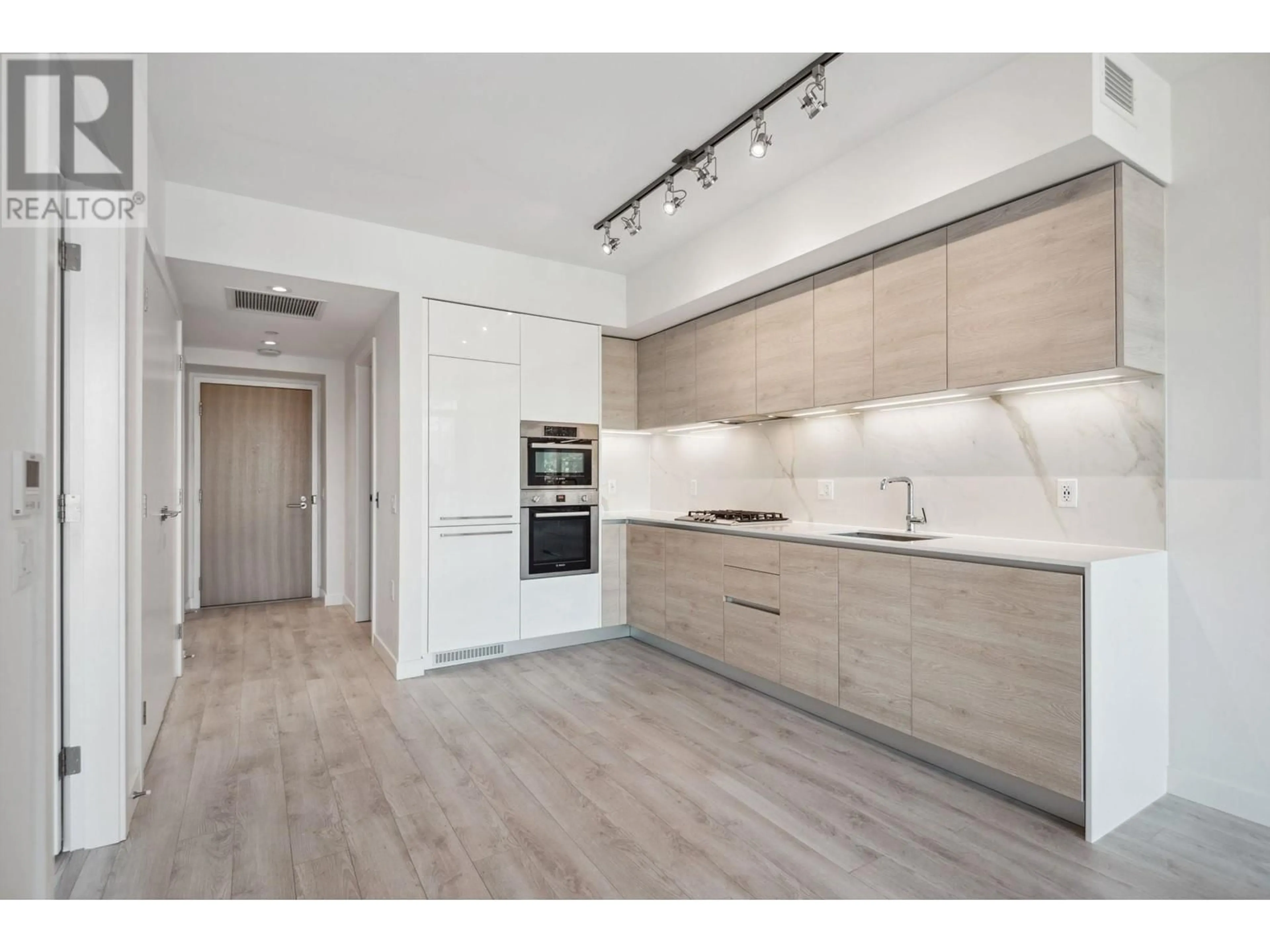 Open concept kitchen, wood/laminate floor for 1803 2085 SKYLINE COURT, Burnaby British Columbia V5C0M6