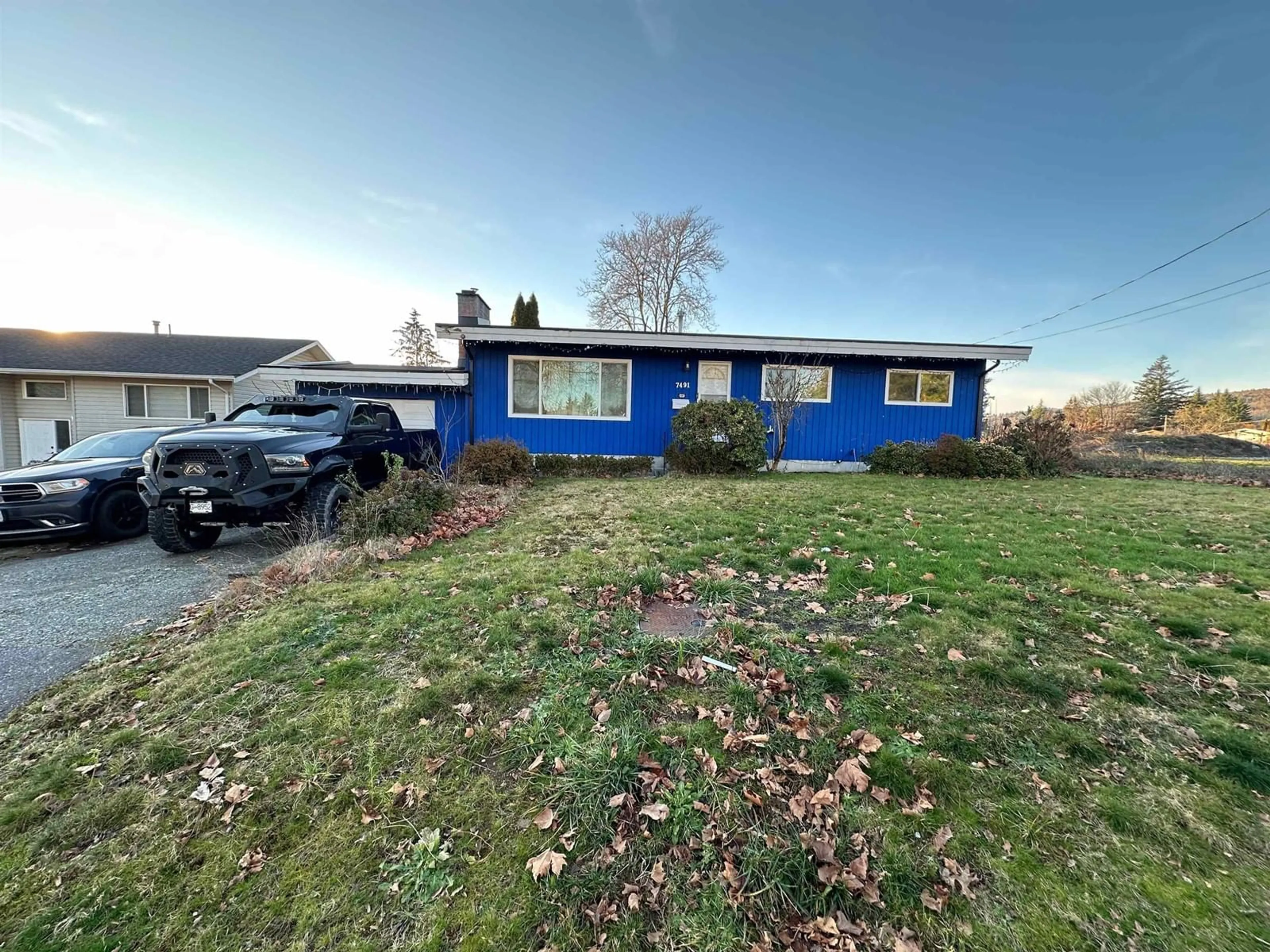A pic from outside/outdoor area/front of a property/back of a property/a pic from drone, building for 7491 HURD, Mission British Columbia V2V3J2