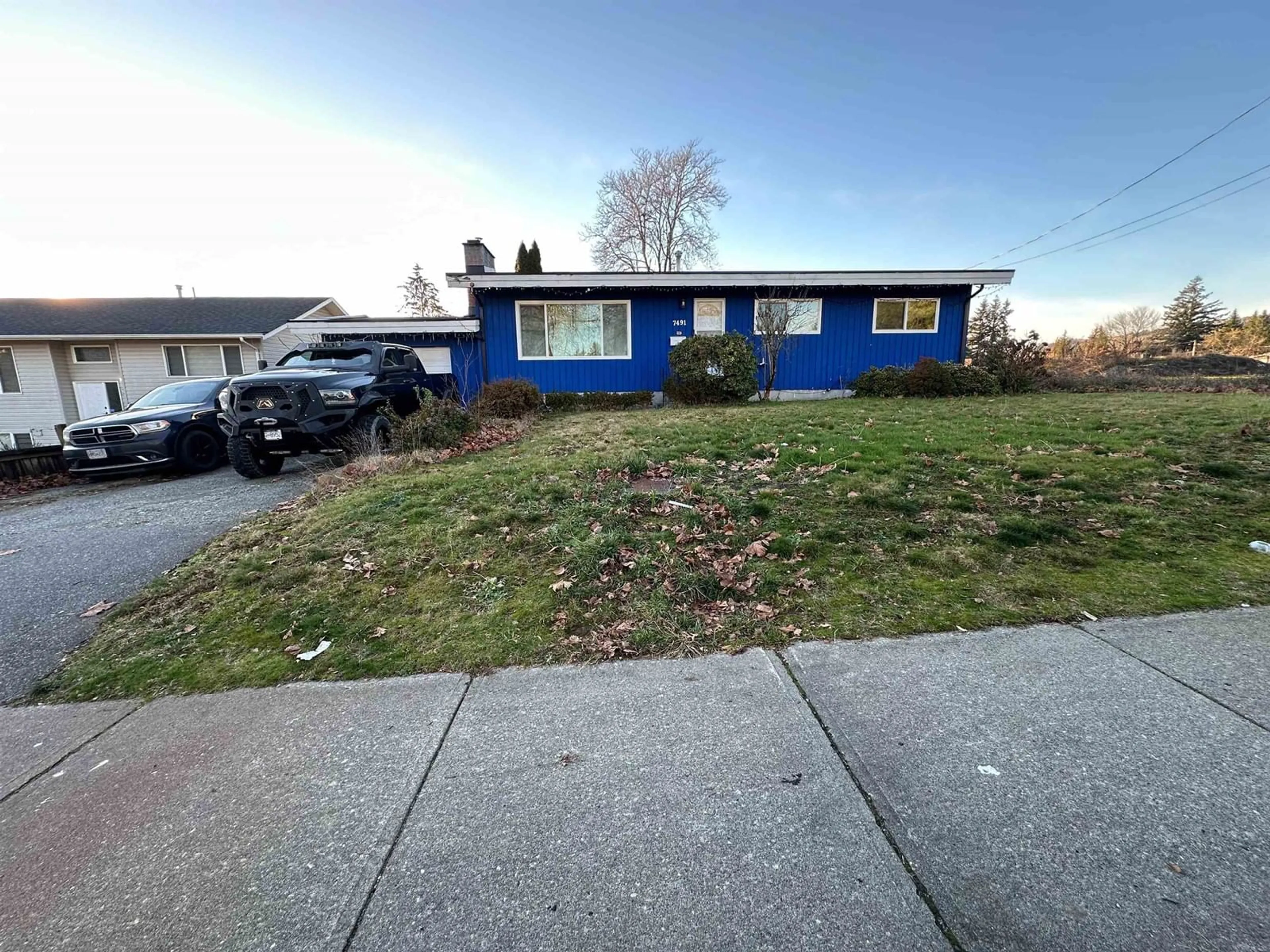 A pic from outside/outdoor area/front of a property/back of a property/a pic from drone, street for 7491 HURD, Mission British Columbia V2V3J2