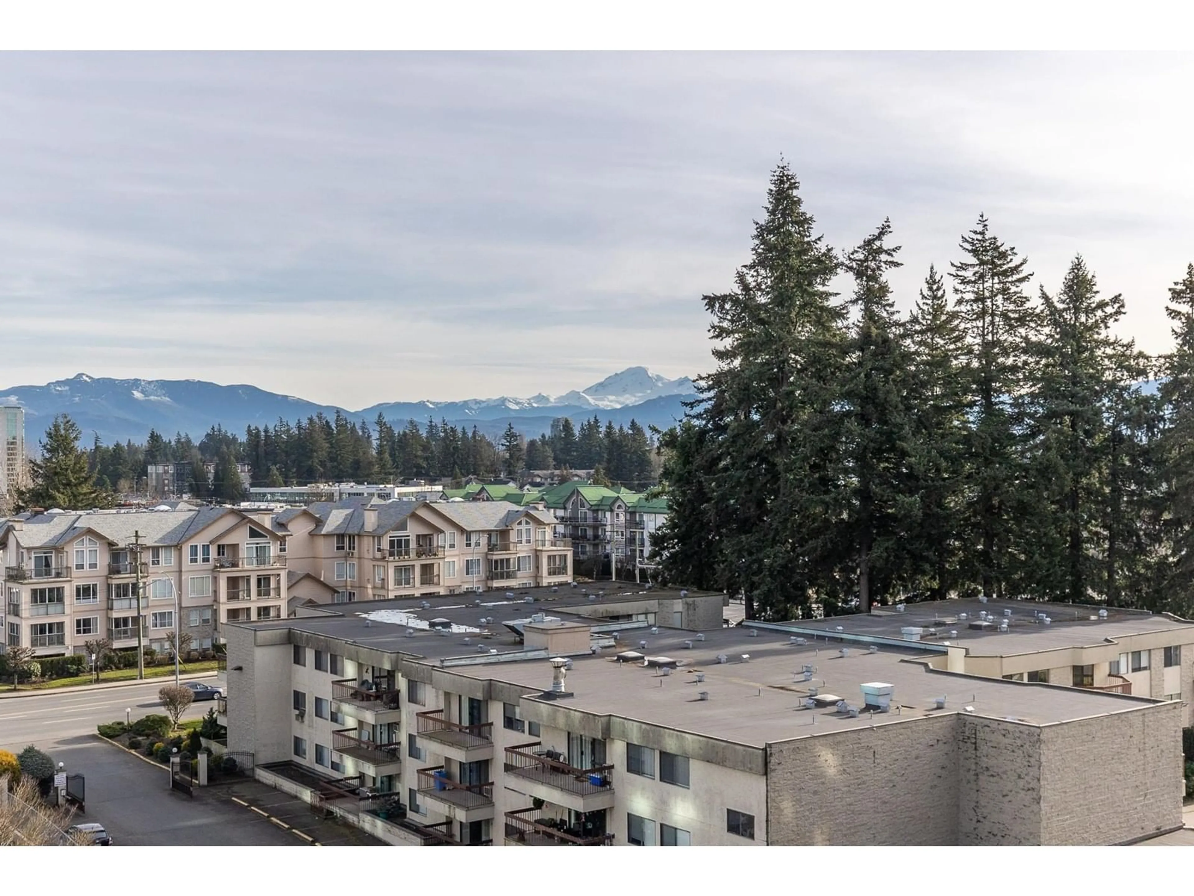 A pic from outside/outdoor area/front of a property/back of a property/a pic from drone, mountain view for 719 31955 OLD YALE ROAD, Abbotsford British Columbia V2T4N1