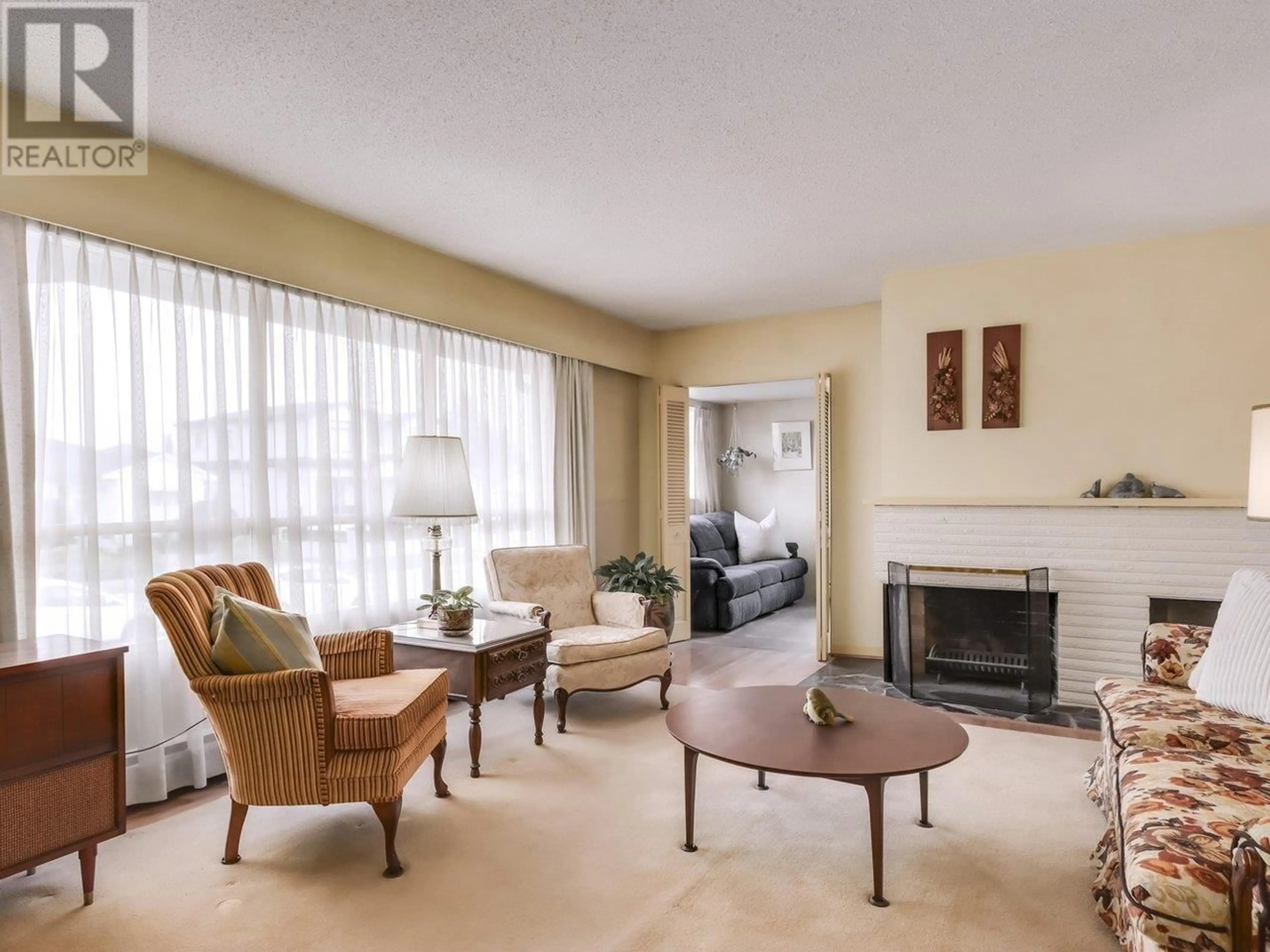 Living room with furniture, unknown for 7948 17TH AVENUE, Burnaby British Columbia V3N1M3