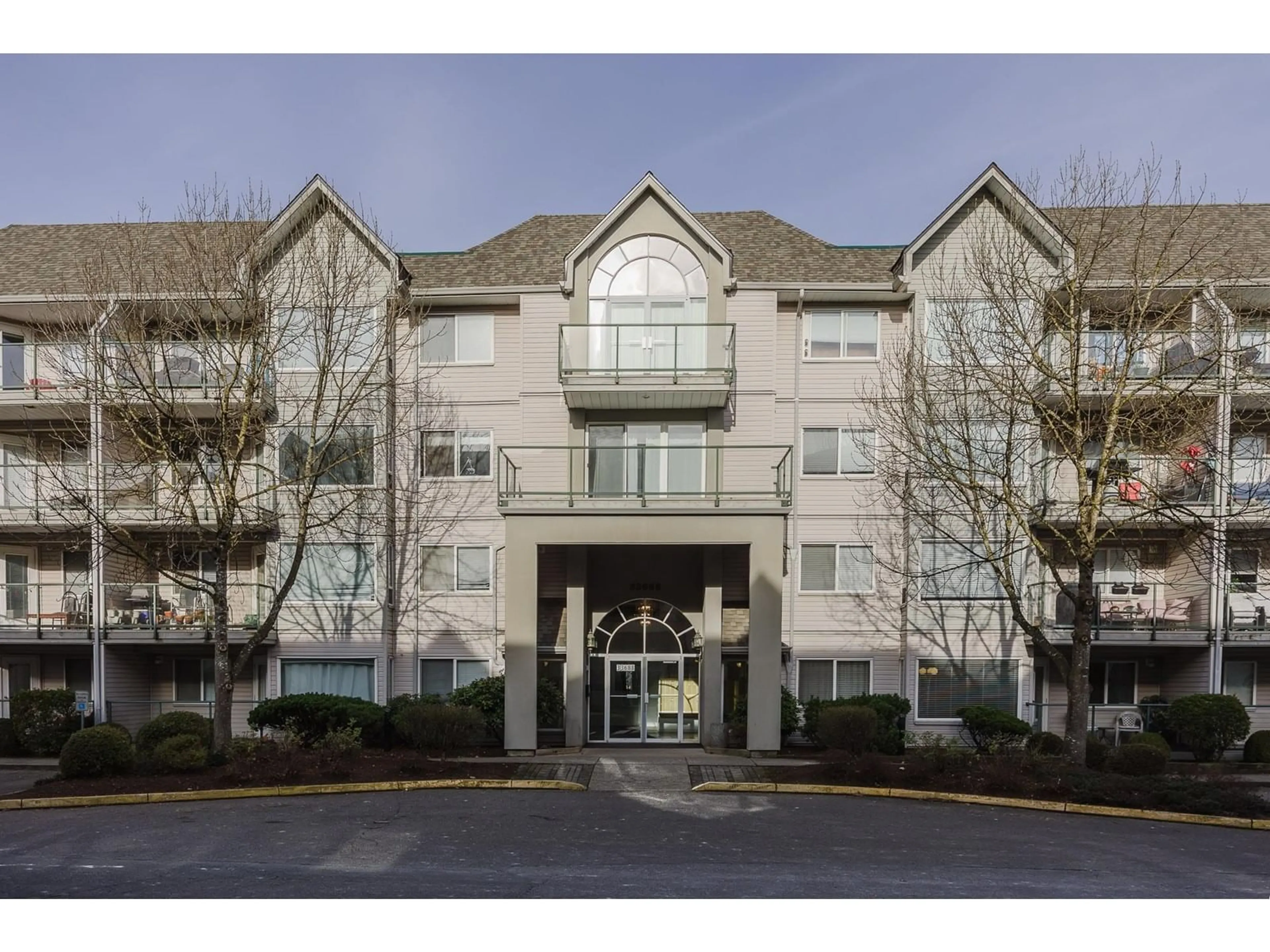 Indoor foyer for 112 33688 KING ROAD, Abbotsford British Columbia V2S7P9