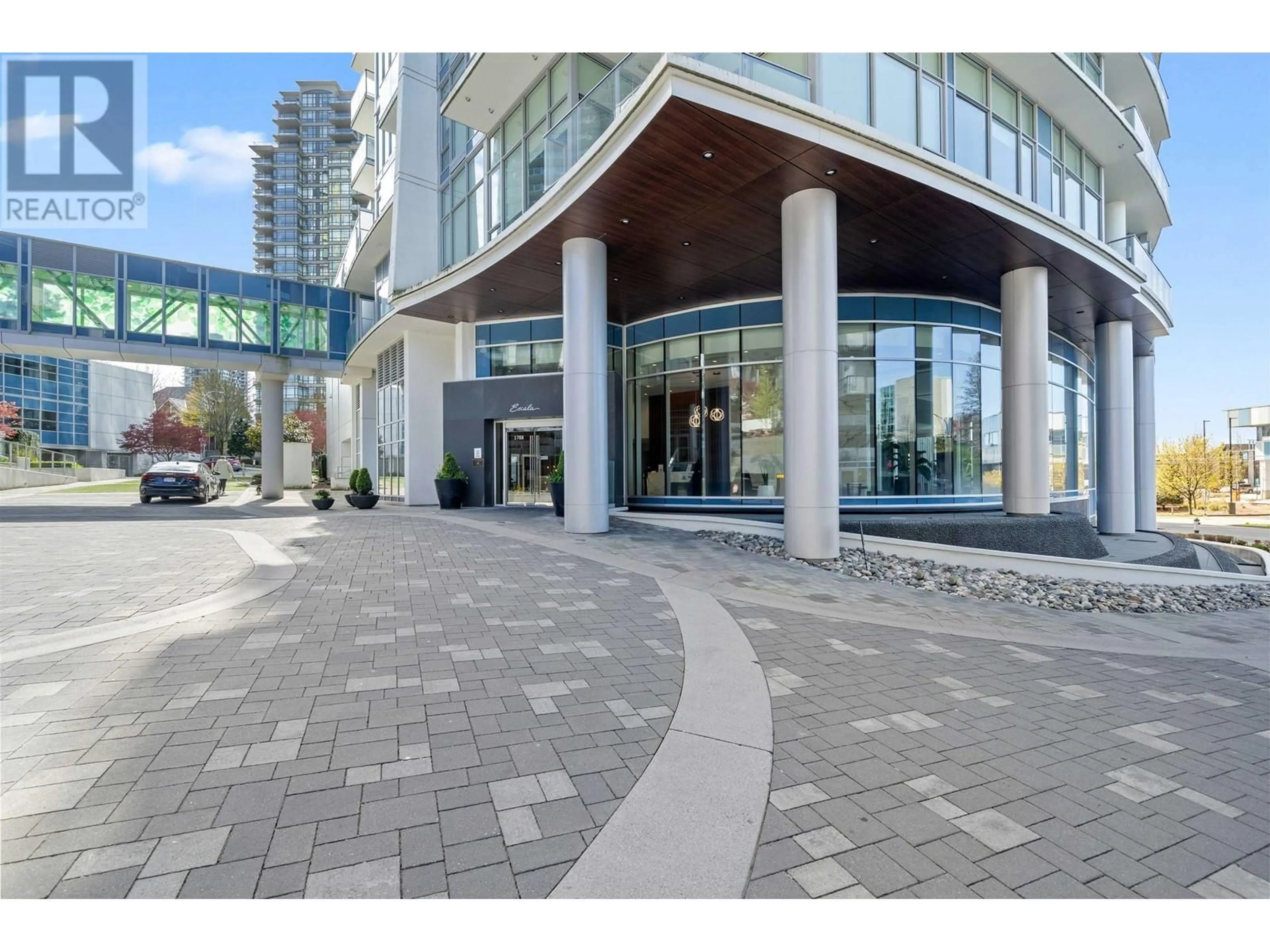 Indoor foyer for 2801 1788 GILMORE AVENUE, Burnaby British Columbia V5C0L5