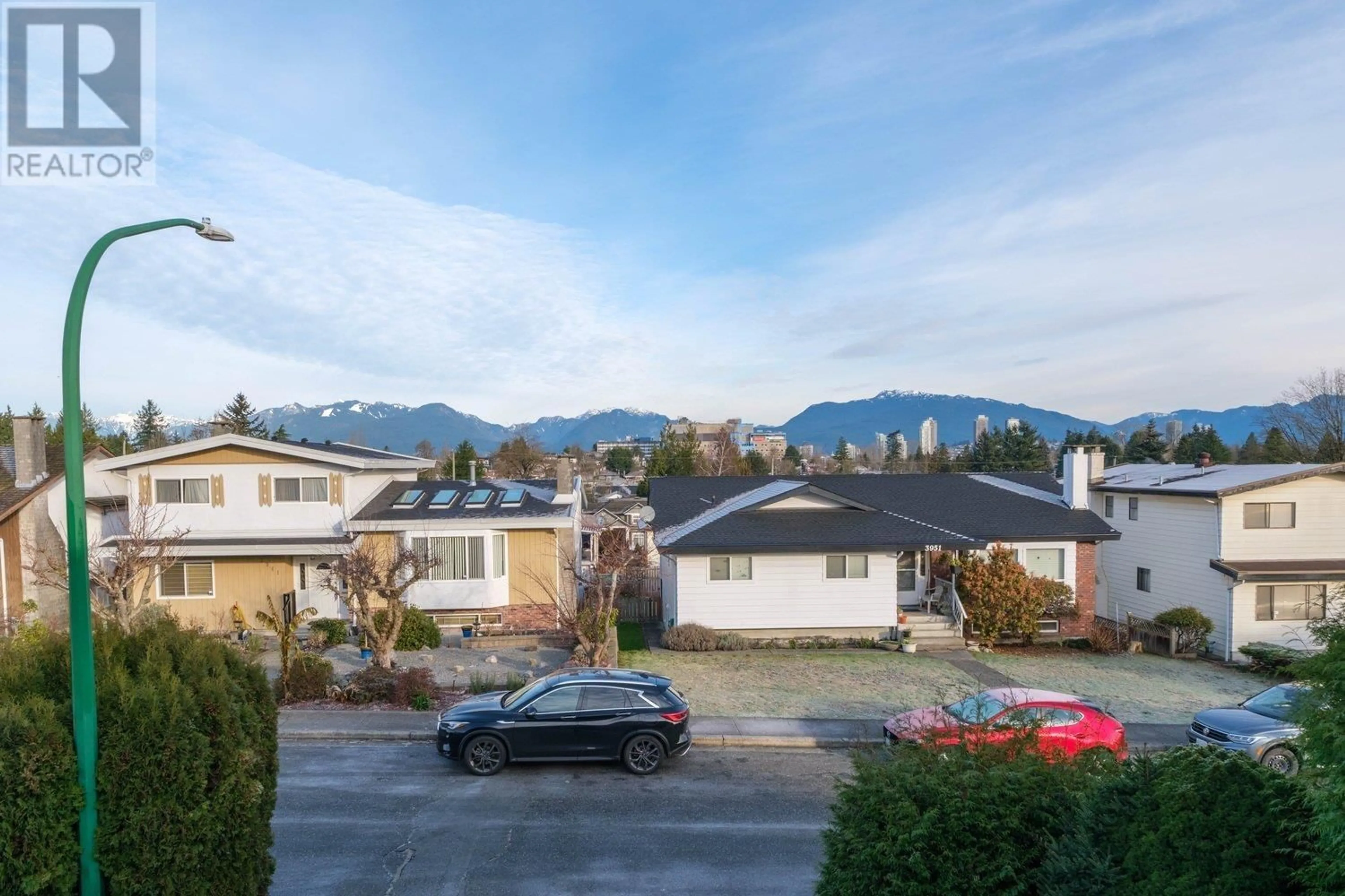 A pic from outside/outdoor area/front of a property/back of a property/a pic from drone, mountain view for 3958 HARPER COURT, Burnaby British Columbia V5G4C1