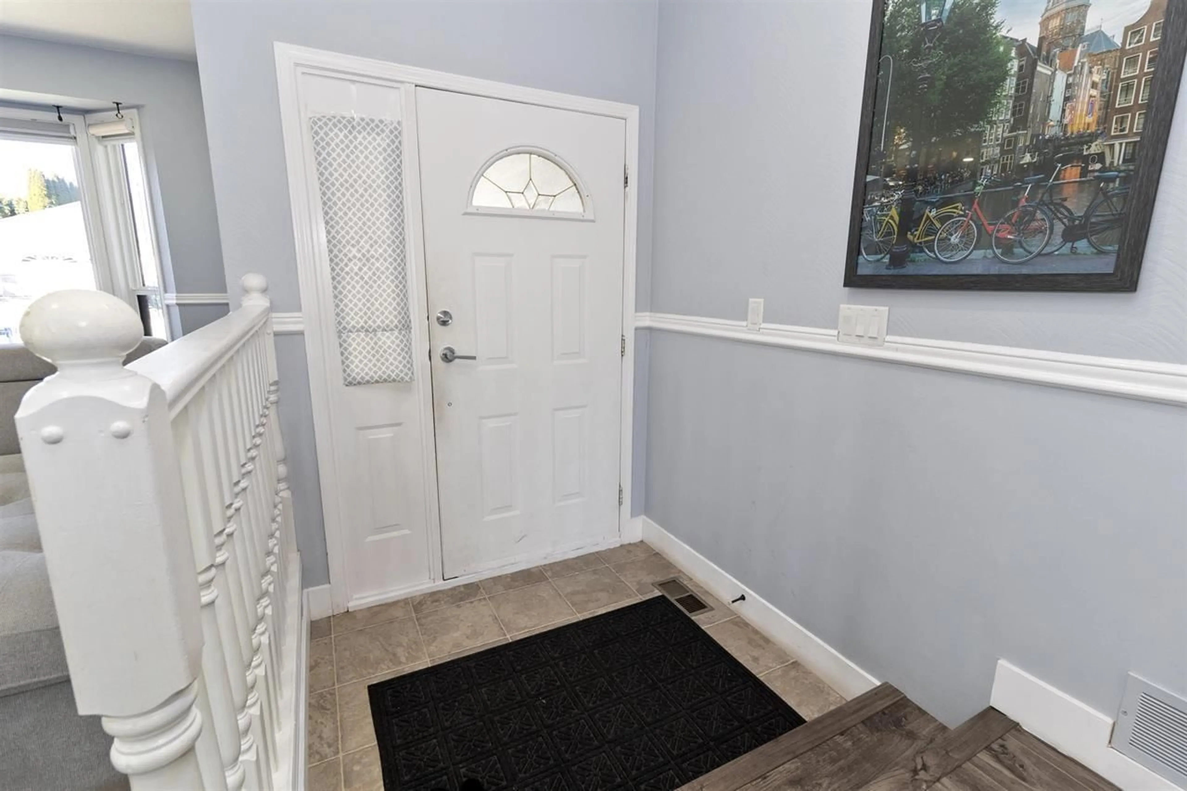 Indoor entryway for 3376 ELKFORD DRIVE, Abbotsford British Columbia V2T5C5