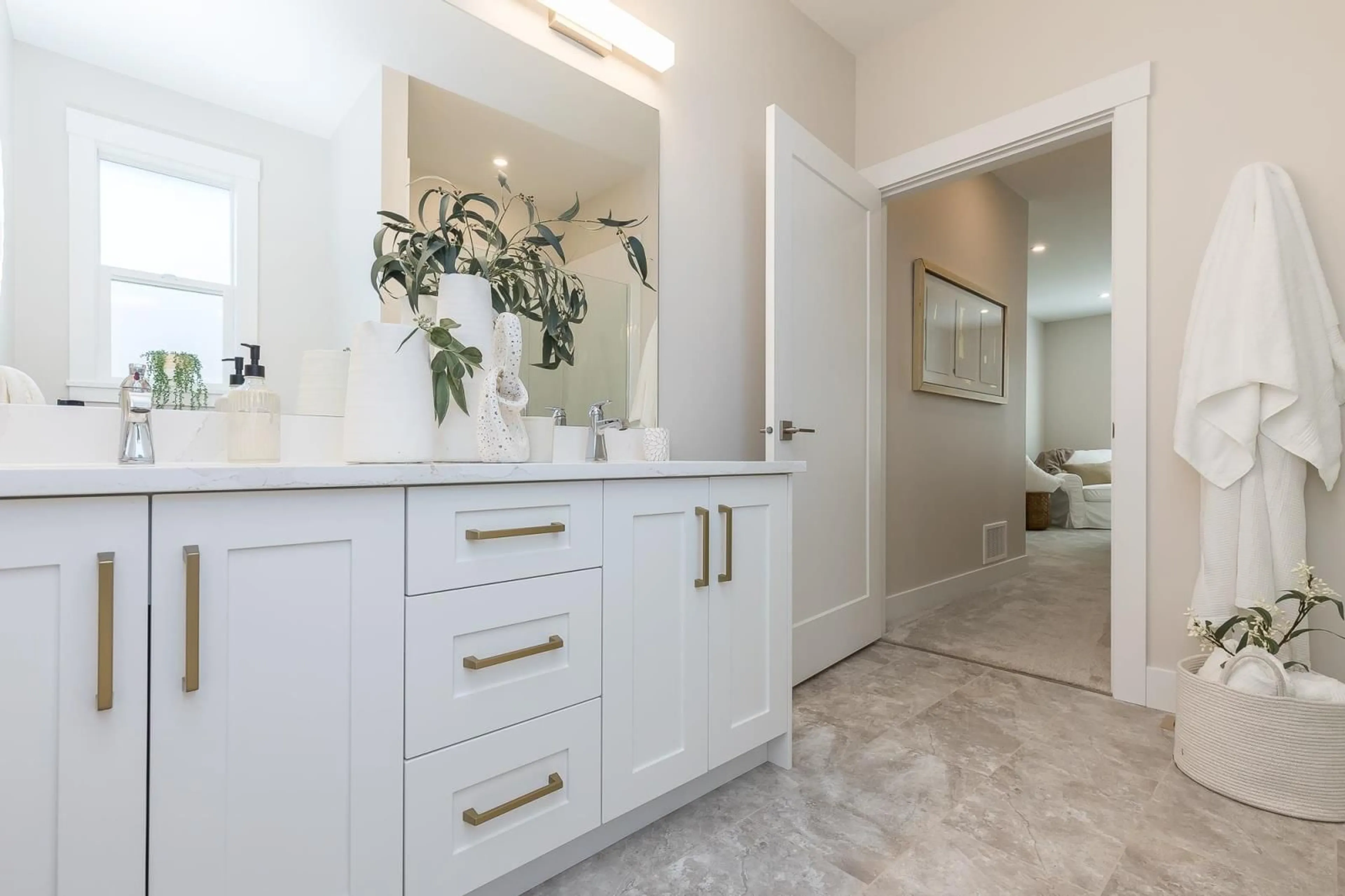 Contemporary bathroom, ceramic/tile floor for 76 6211 CHILLIWACK RIVER ROAD|Sardis Sou, Chilliwack British Columbia V2R6A7