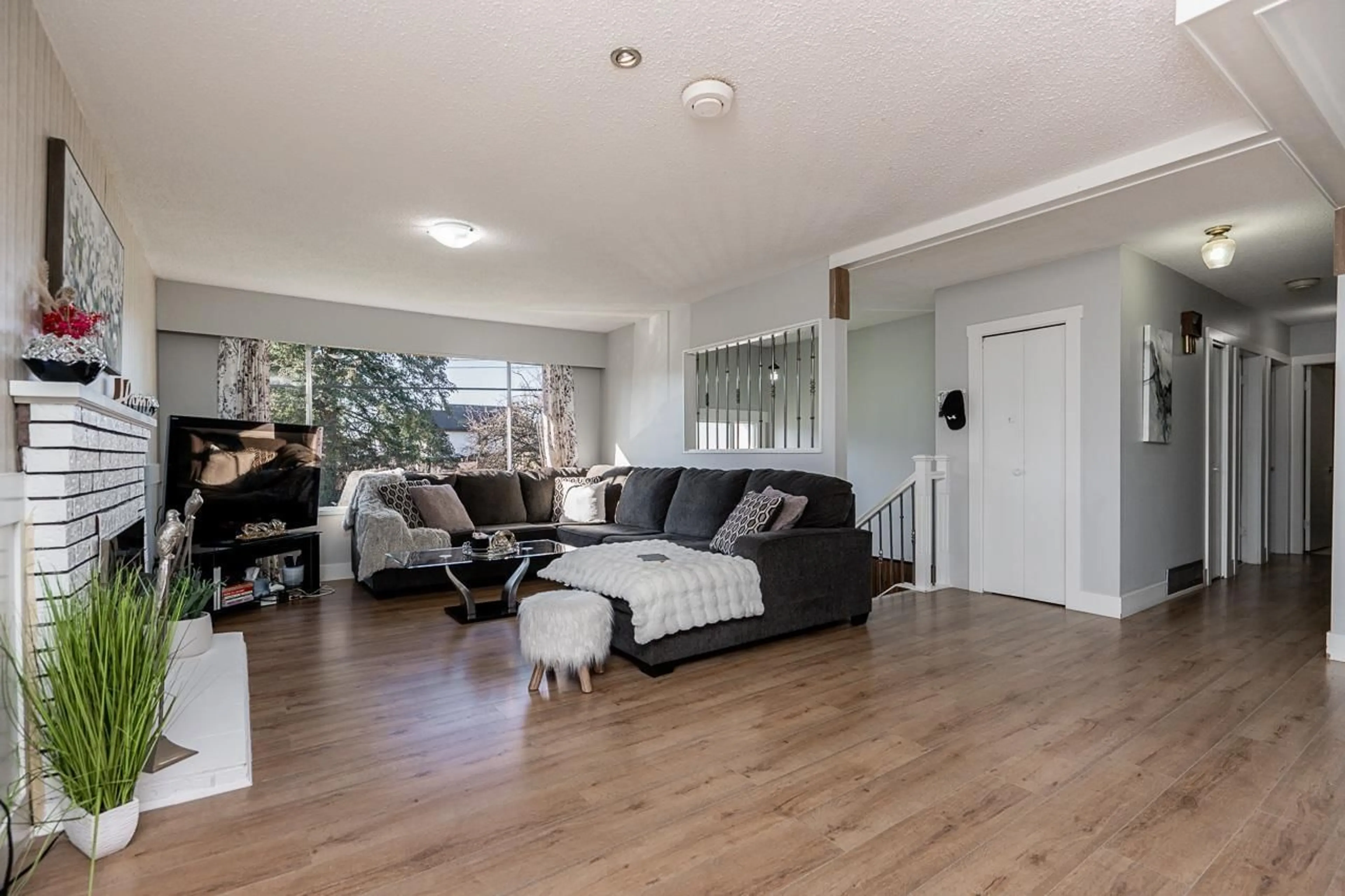 Living room with furniture, wood/laminate floor for 8186 111B STREET, Delta British Columbia V4C4S6