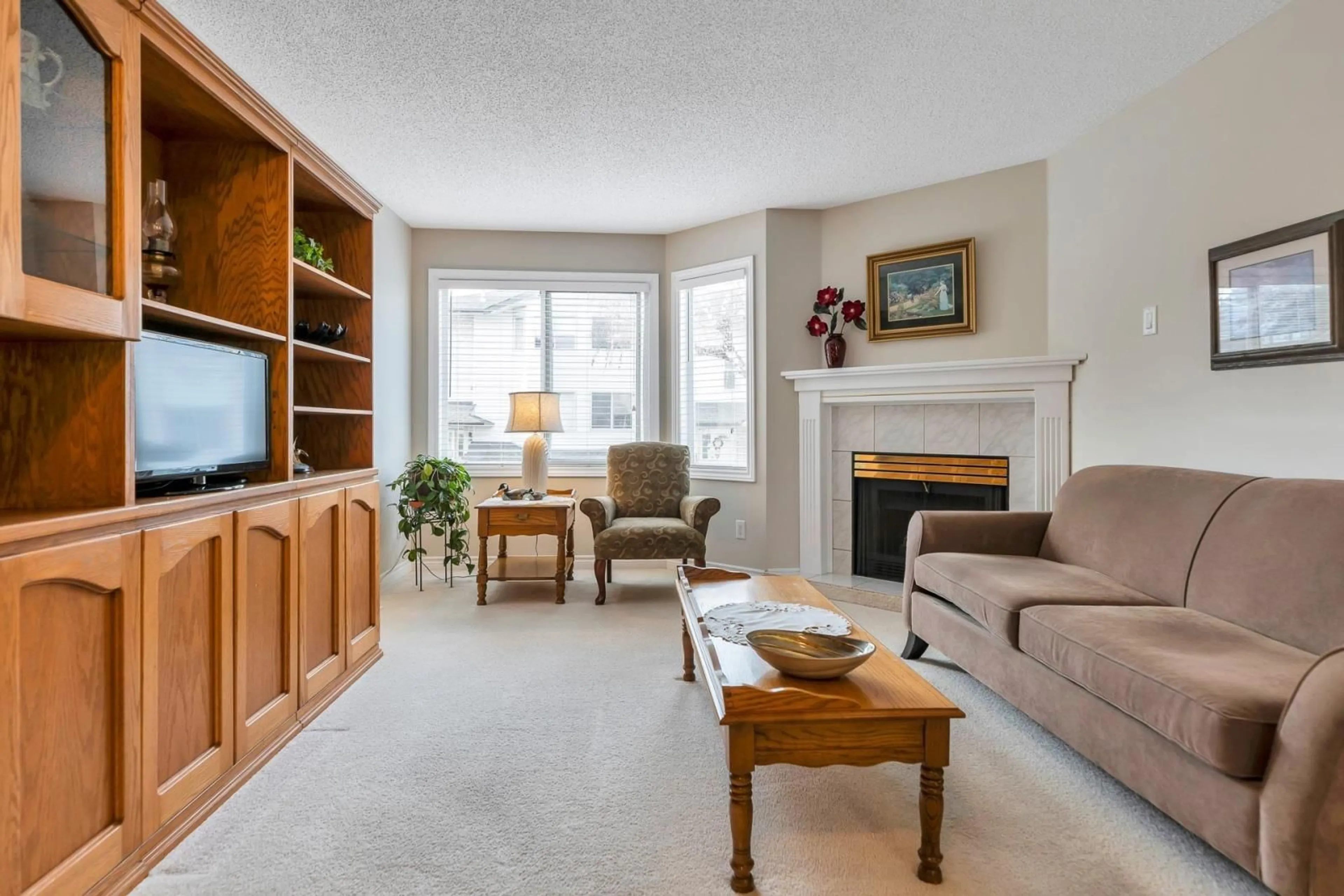 Living room with furniture, unknown for 10 5904 VEDDER ROAD|Vedder Crossing, Chilliwack British Columbia V2R3E7